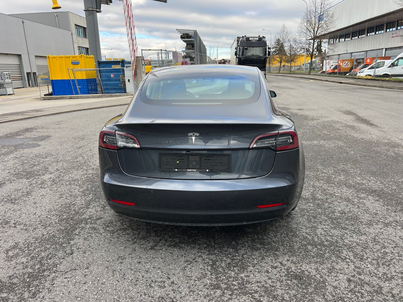 TESLA Model 3-image-4