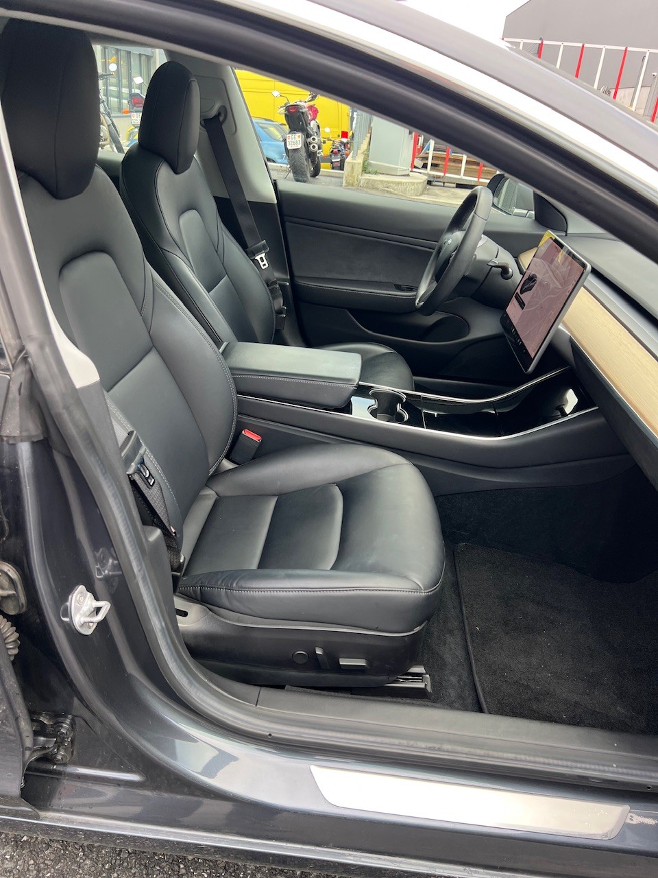 TESLA Model 3-image-12