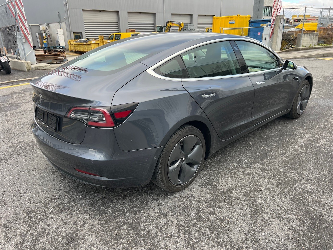 TESLA Model 3-image-5