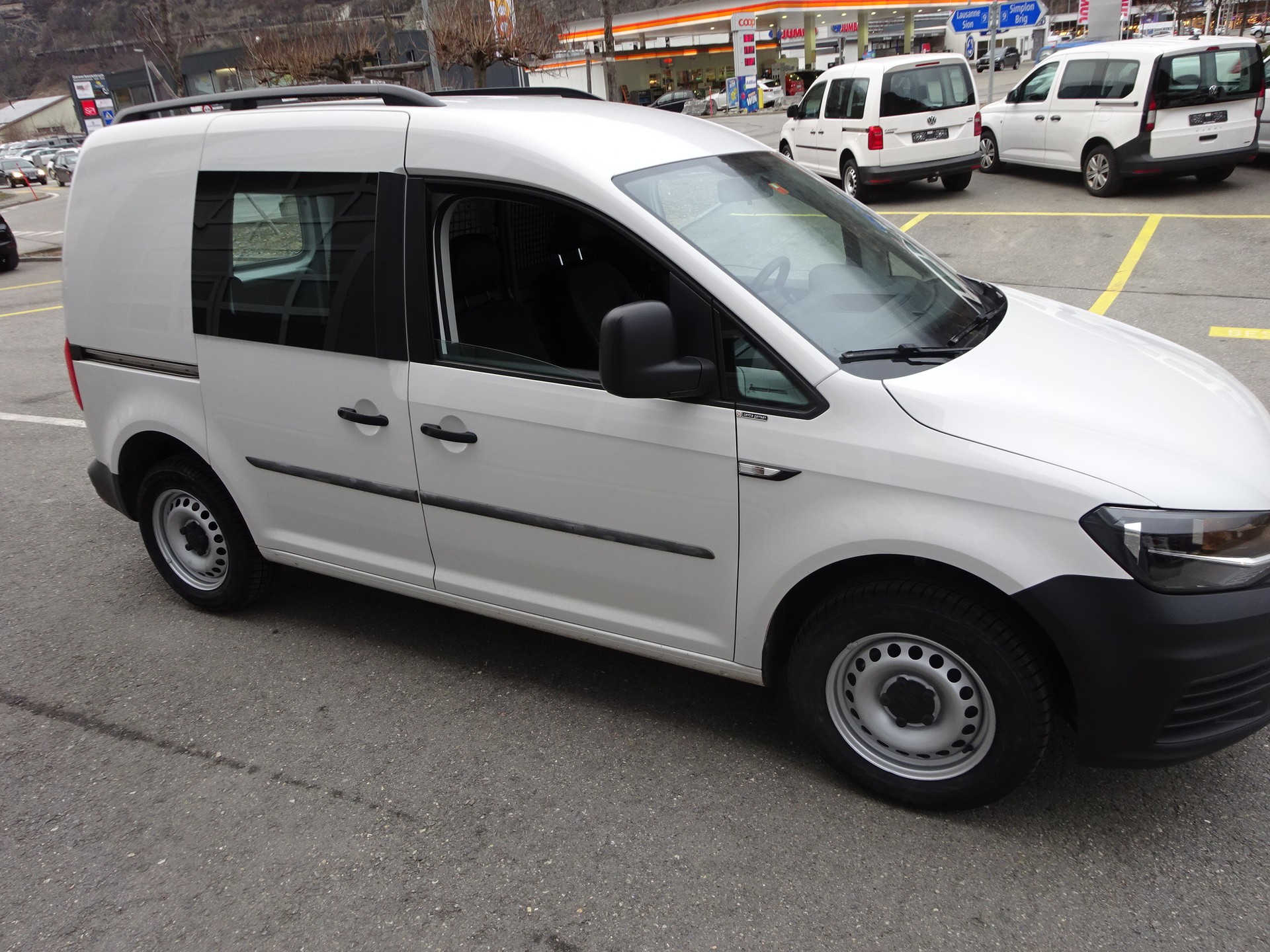 VW Caddy 2.0TDI BlueMotion Technology-showroom-element-3