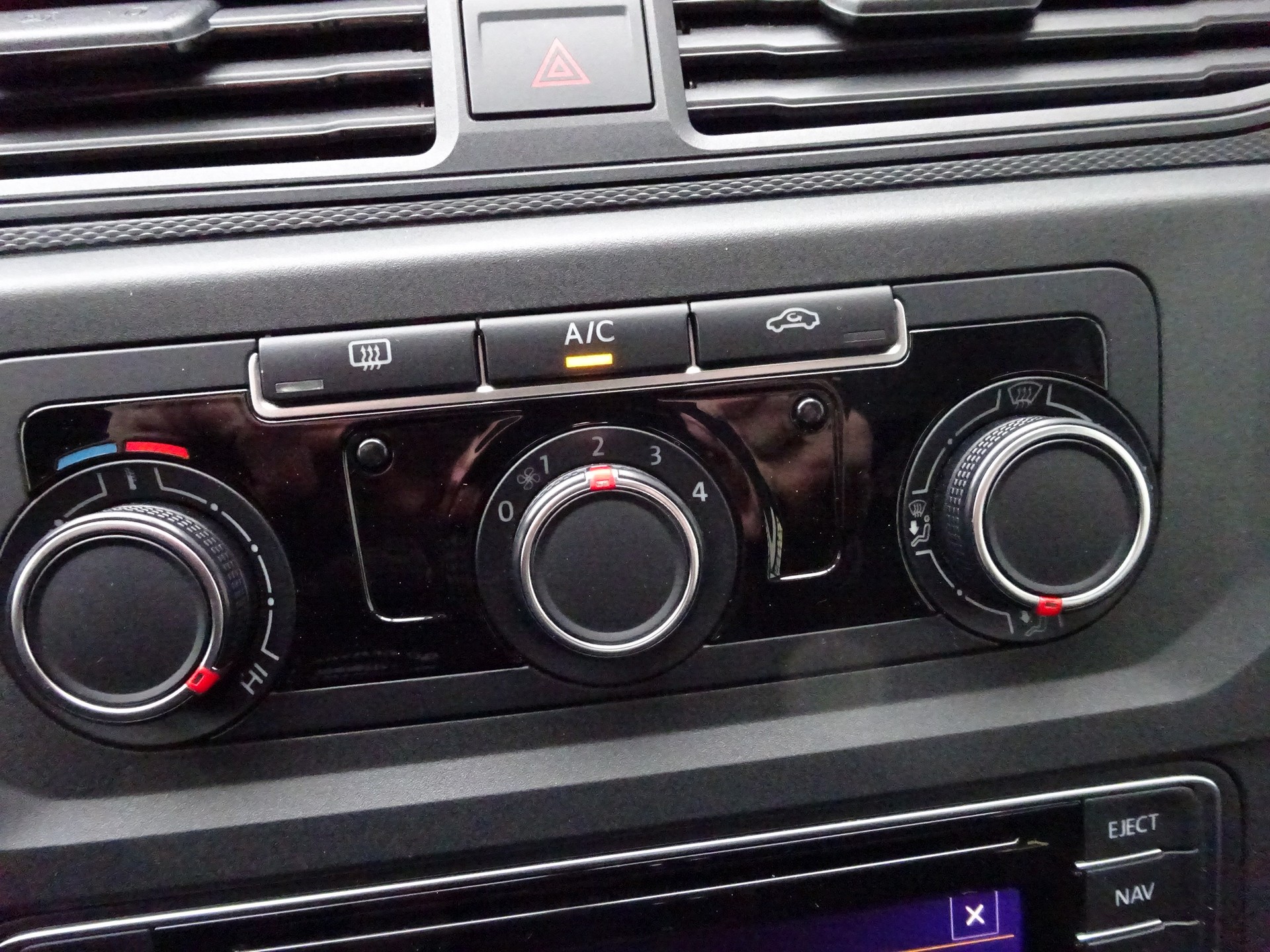 VW Caddy 2.0TDI BlueMotion Technology-image-11