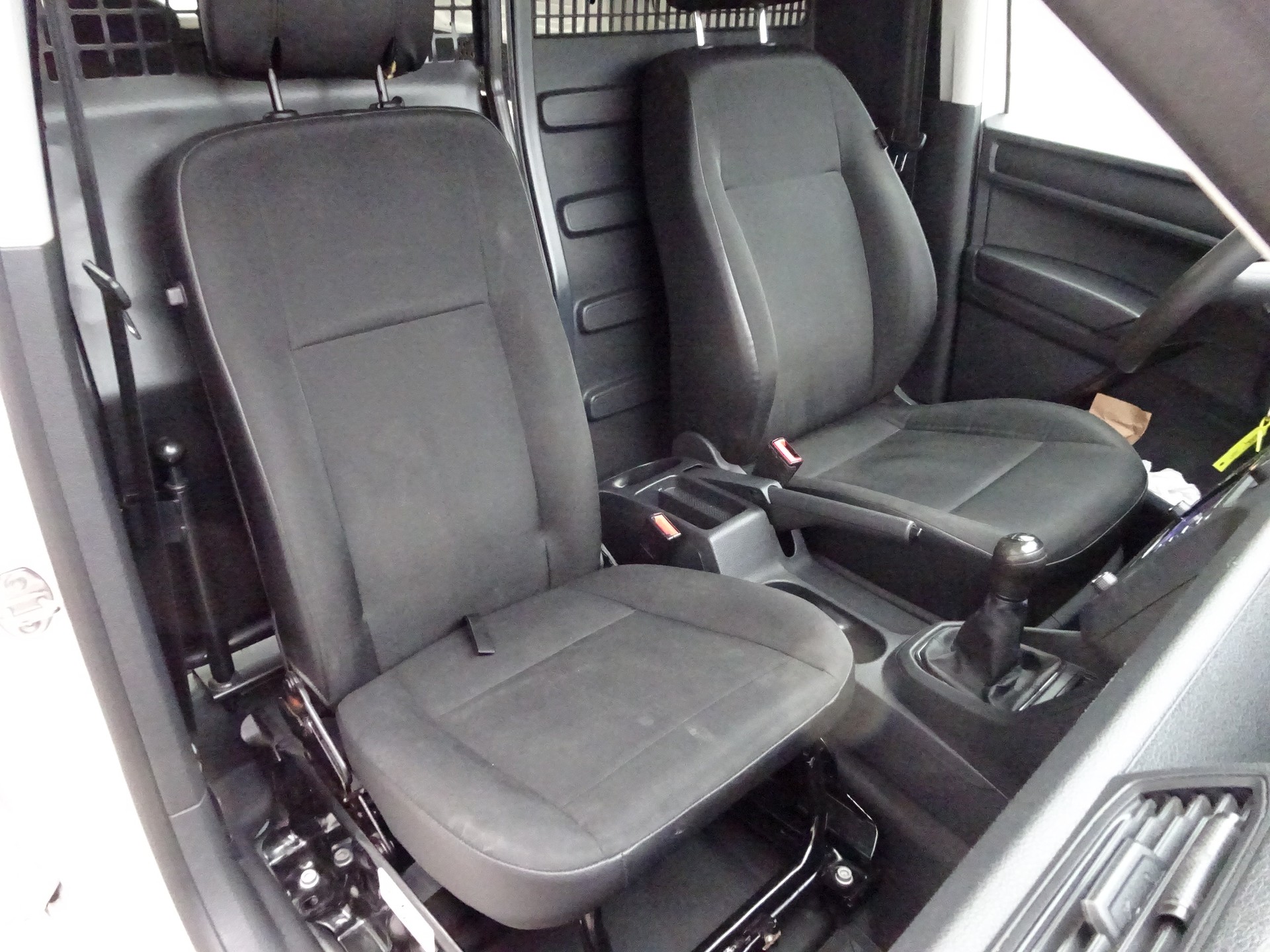 VW Caddy 2.0TDI BlueMotion Technology-image-17