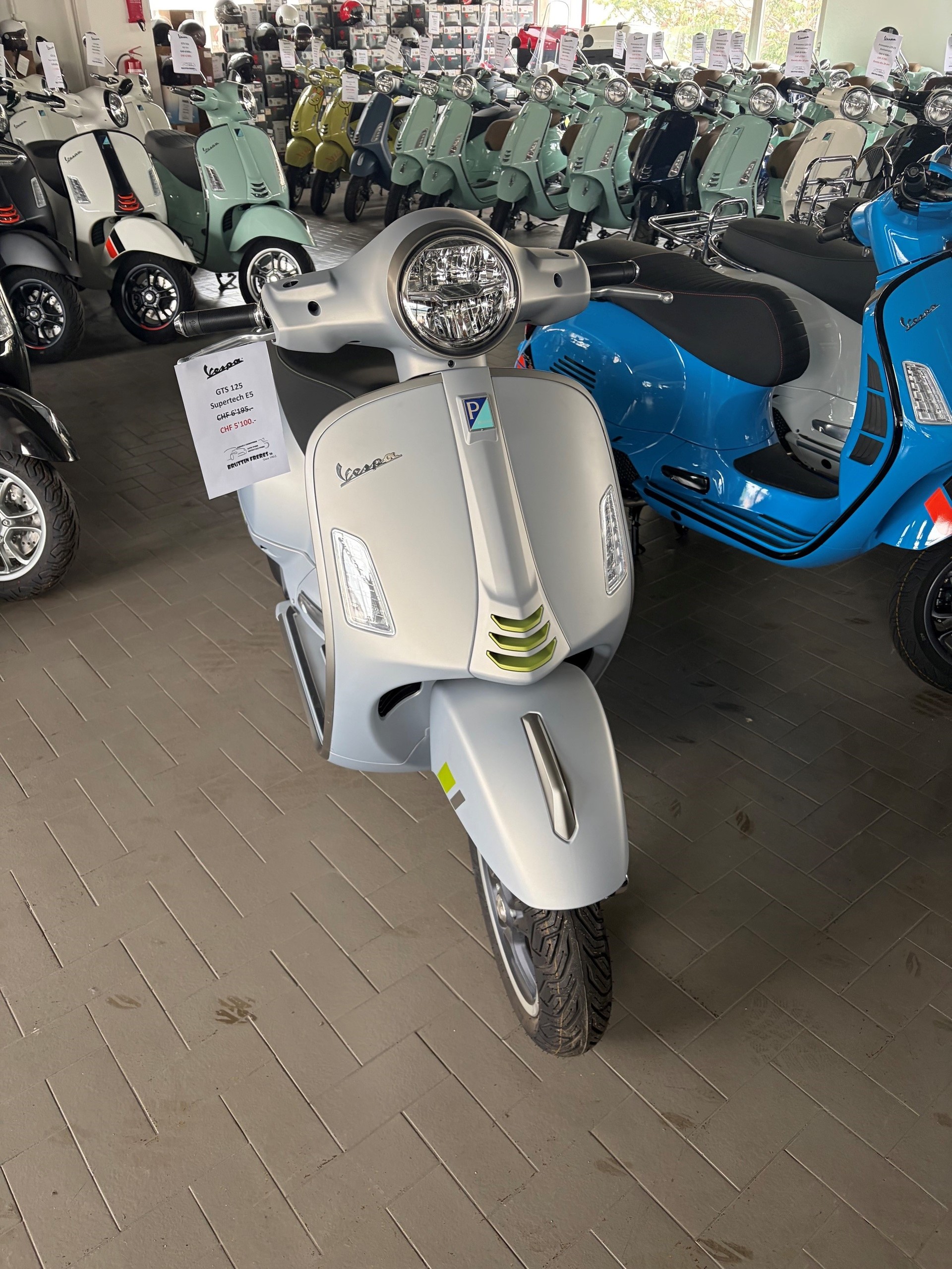PIAGGIO Vespa GTS 125 Super Tech ABS-image-0