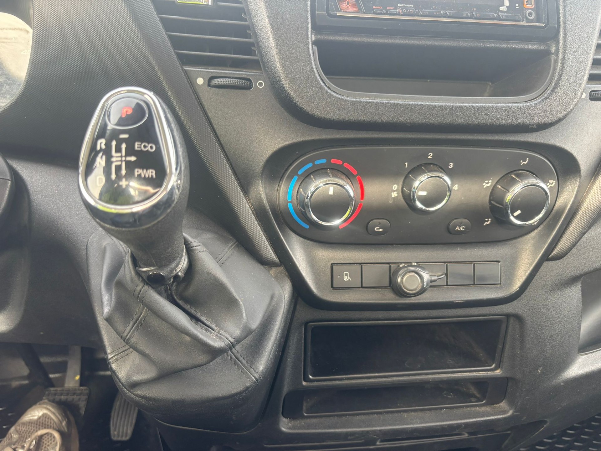 IVECO 35 S 12 A8 pont basculant vertical-image-27