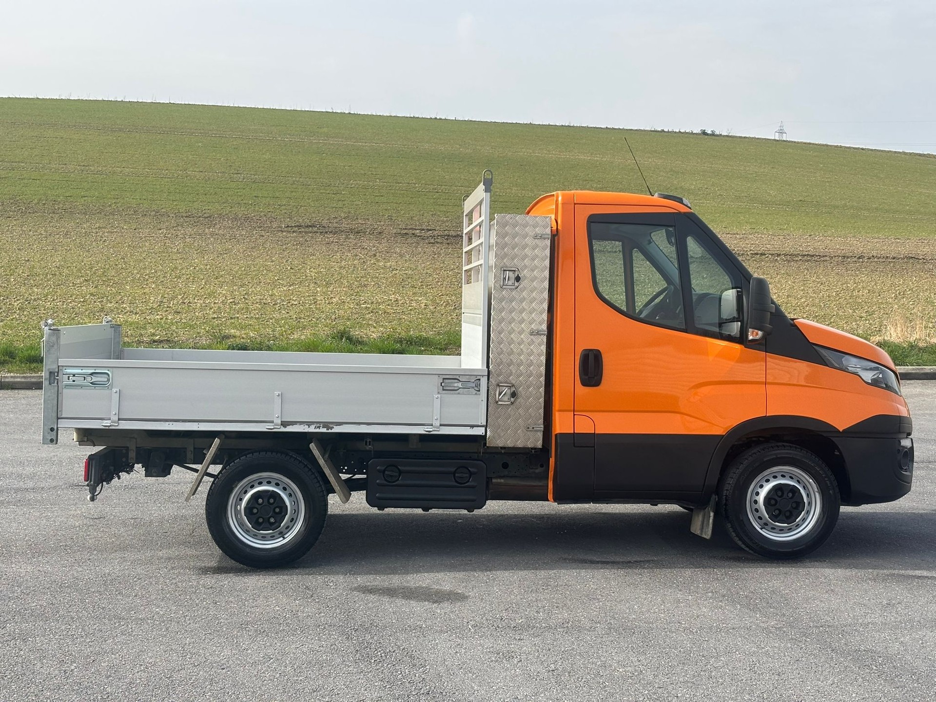 IVECO 35 S 12 A8 pont basculant vertical-image-8