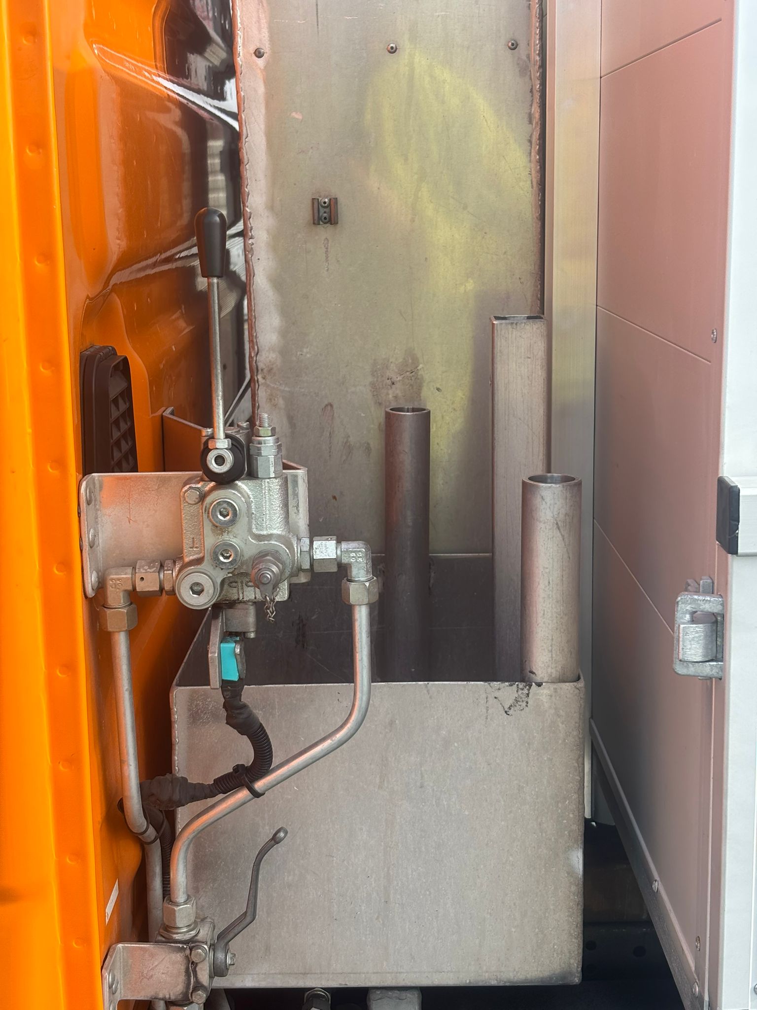 IVECO 35 S 12 A8 pont basculant vertical-image-19
