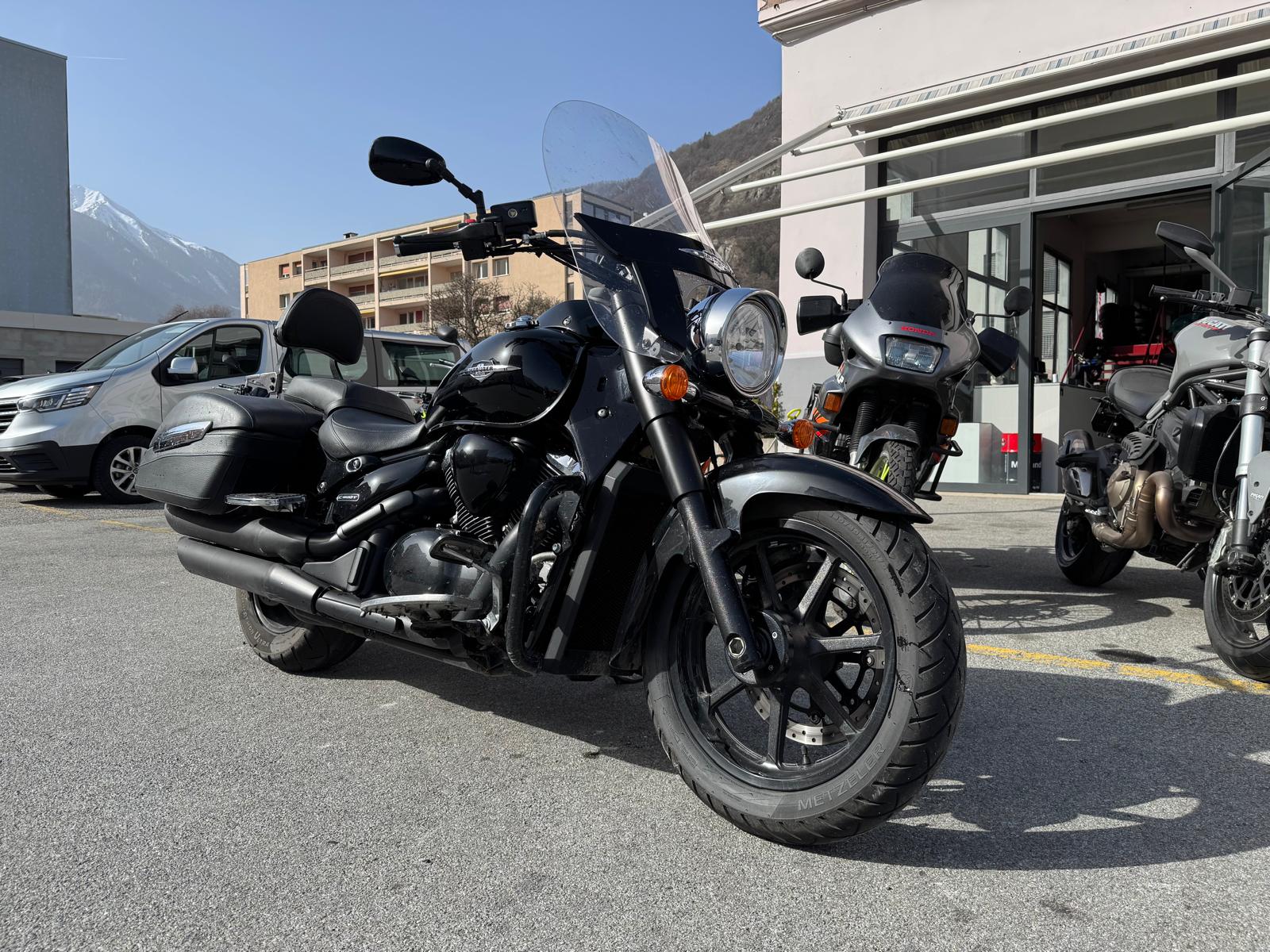 SUZUKI Intruder-image-0