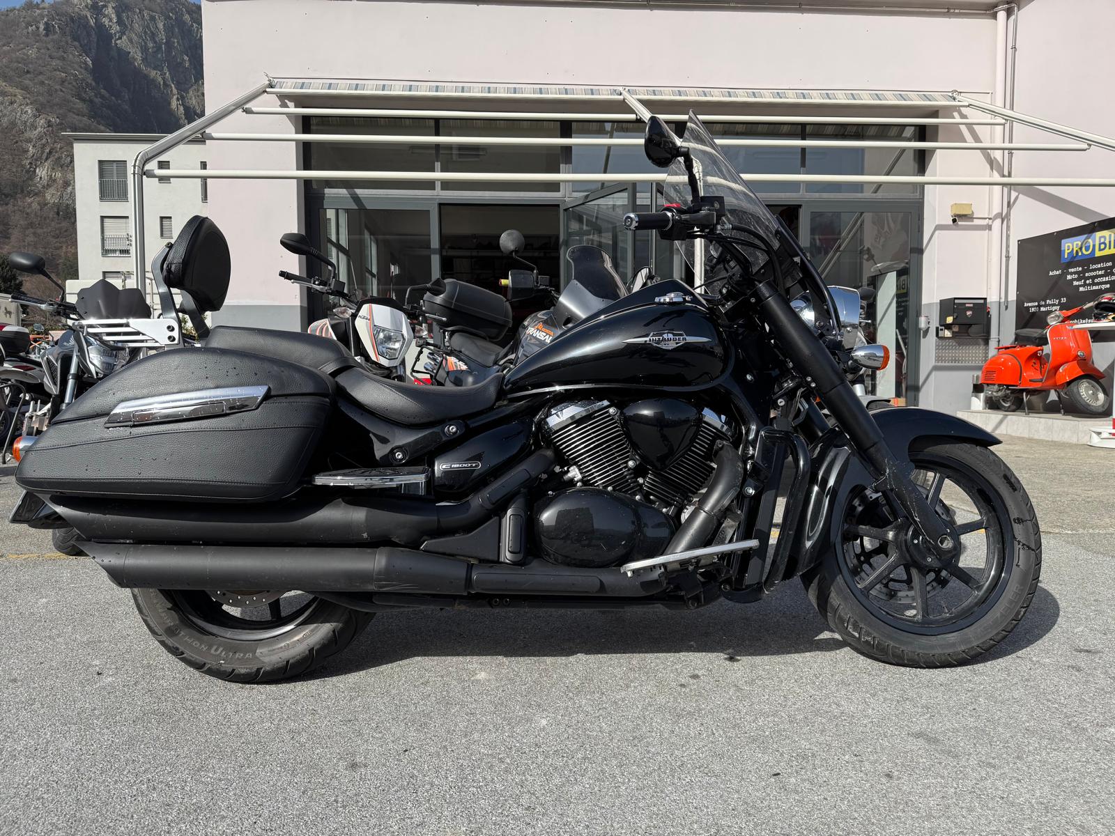SUZUKI Intruder-image-1