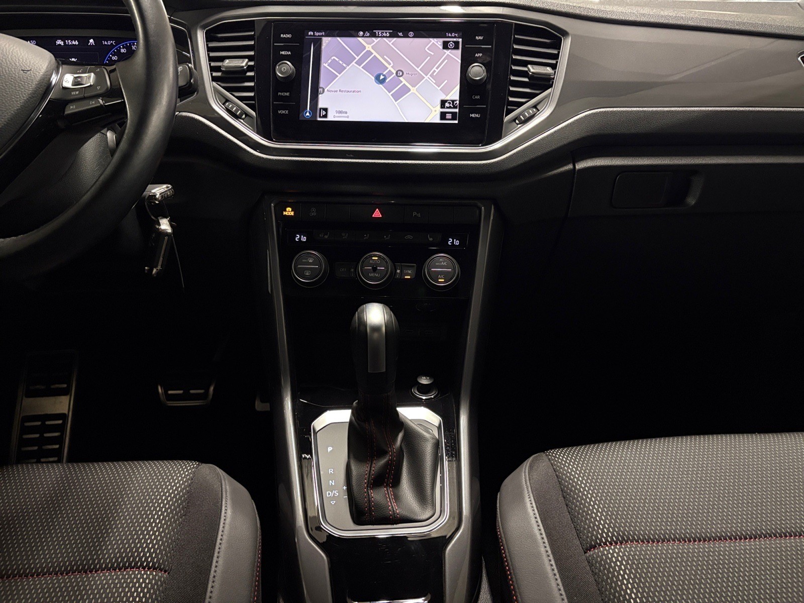 VW T-Roc 1.5 TSI EVO Sport DSG / Caméra de recul / Attelage démontable / I-cockpit-image-11
