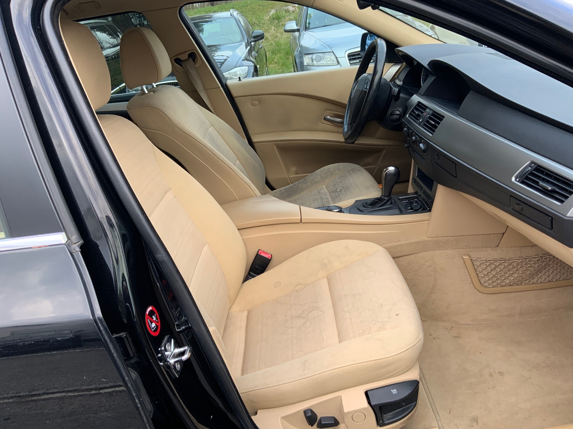 BMW 525xi Touring-image-11