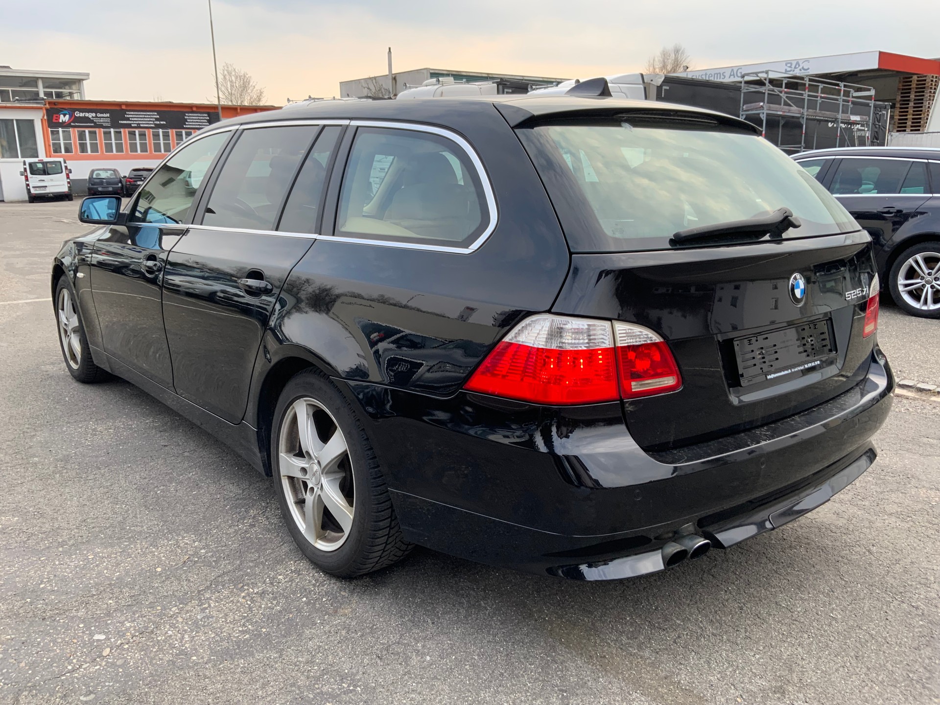 BMW 525xi Touring-image-4