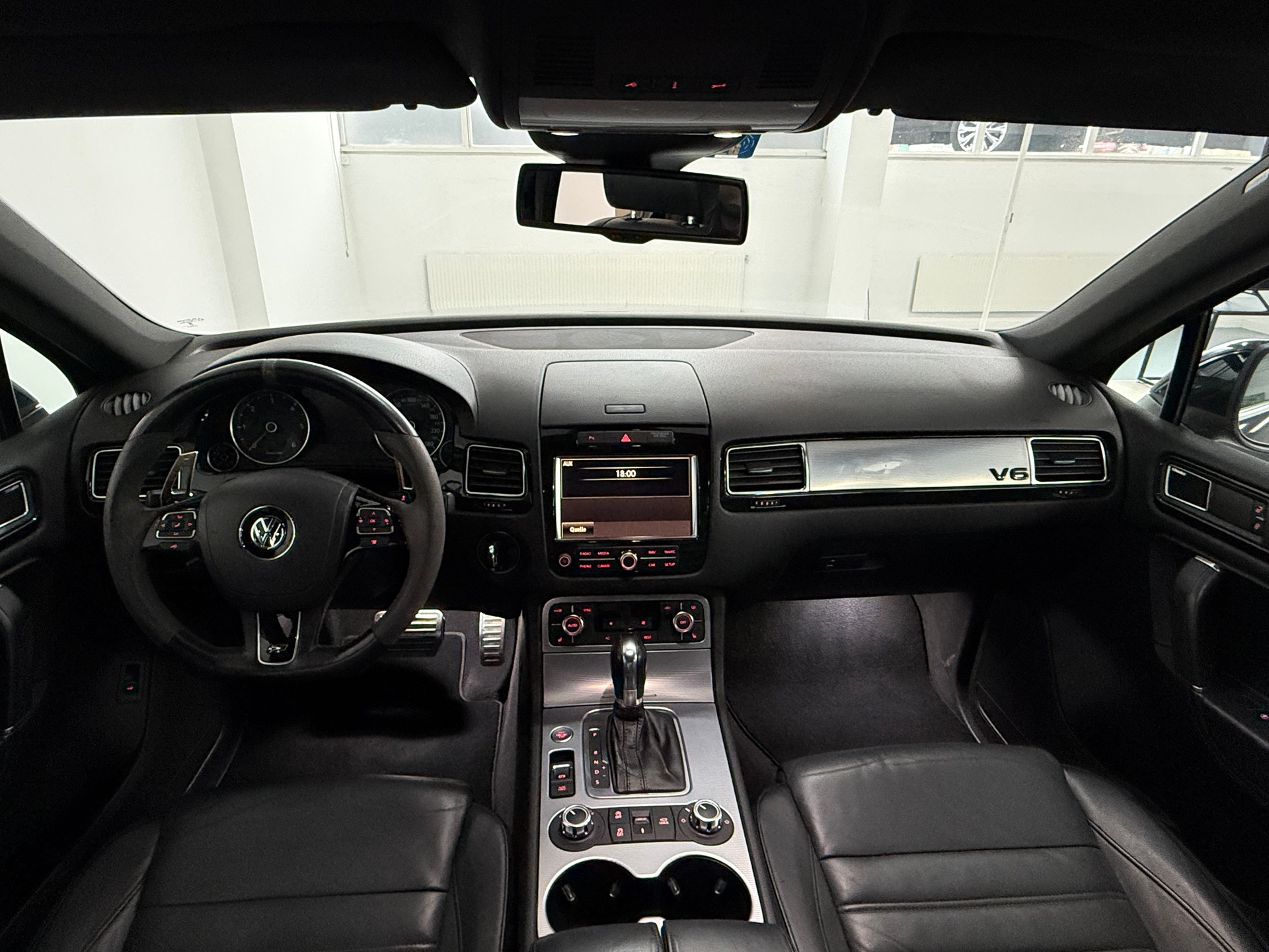 VW Touareg 3.0 TDI R-Line BlueMotion Technology Tiptronic-image-9