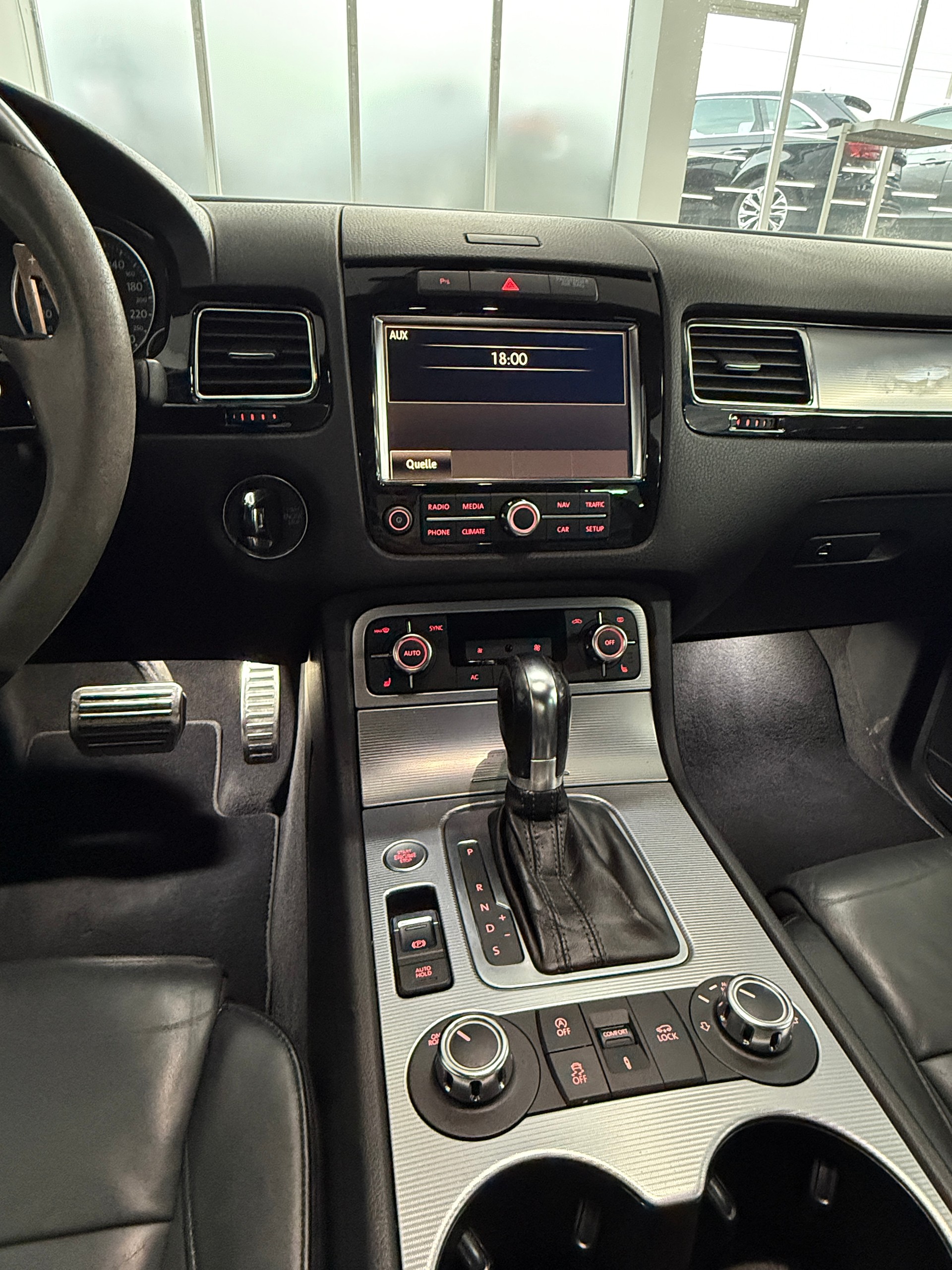 VW Touareg 3.0 TDI R-Line BlueMotion Technology Tiptronic-image-11