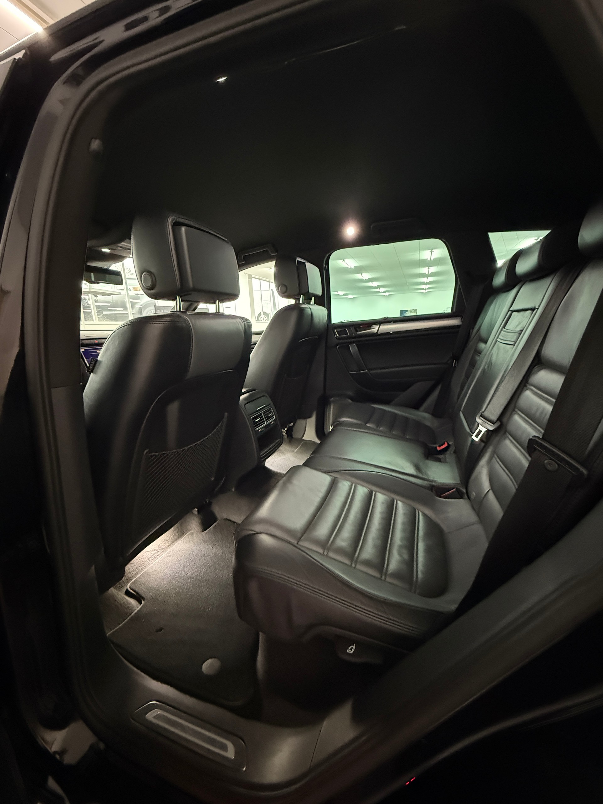 VW Touareg 3.0 TDI R-Line BlueMotion Technology Tiptronic-image-13