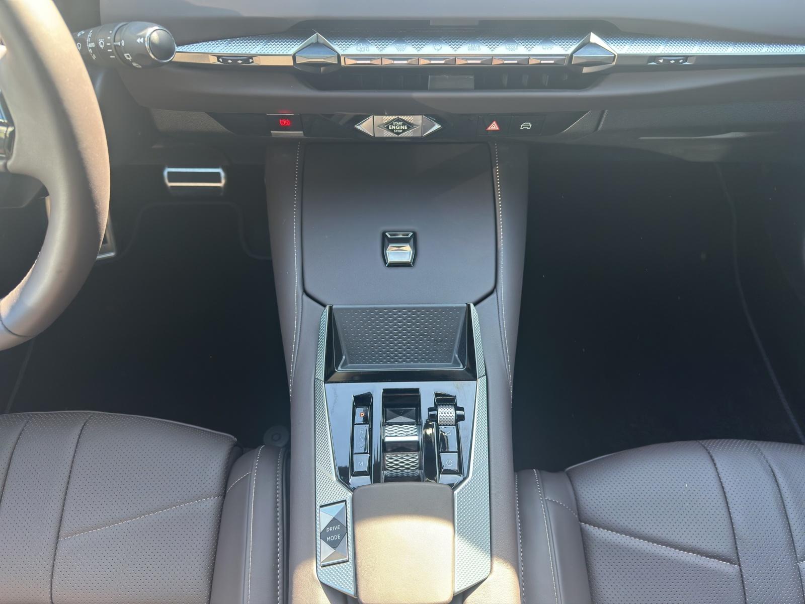 DS AUTOMOBILES No4 1.2 Hybrid 145 Étoile Nappa-image-15