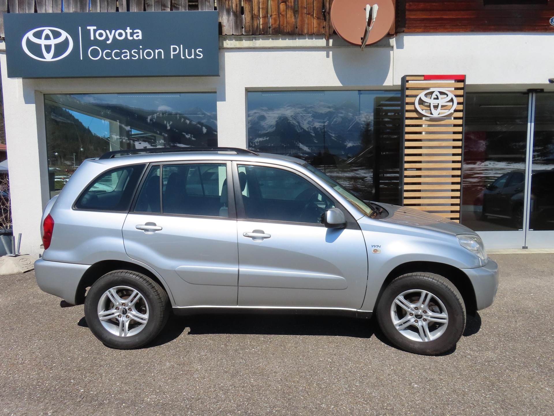 TOYOTA RAV4 2.0i-16V Mountain-showroom-element-2