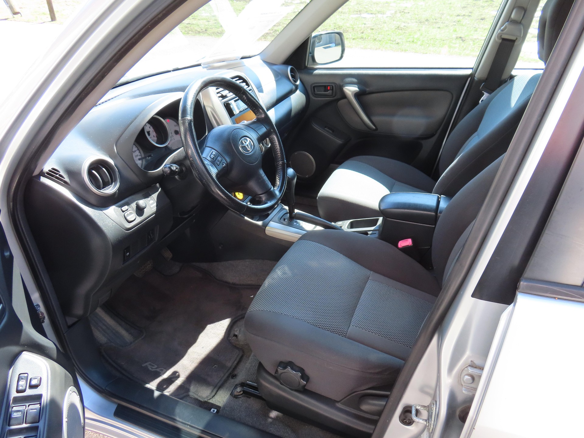 TOYOTA RAV4 2.0i-16V Mountain-image-5