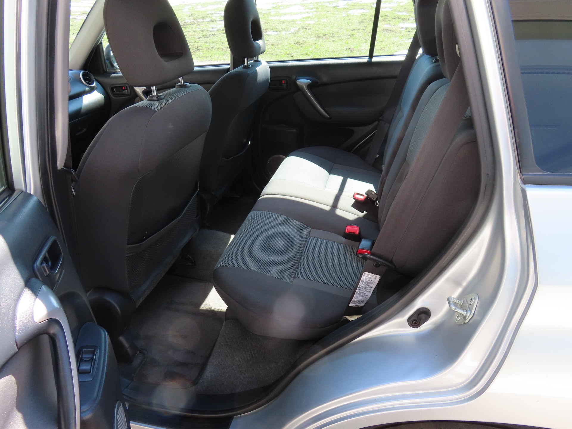 TOYOTA RAV4 2.0i-16V Mountain-image-6