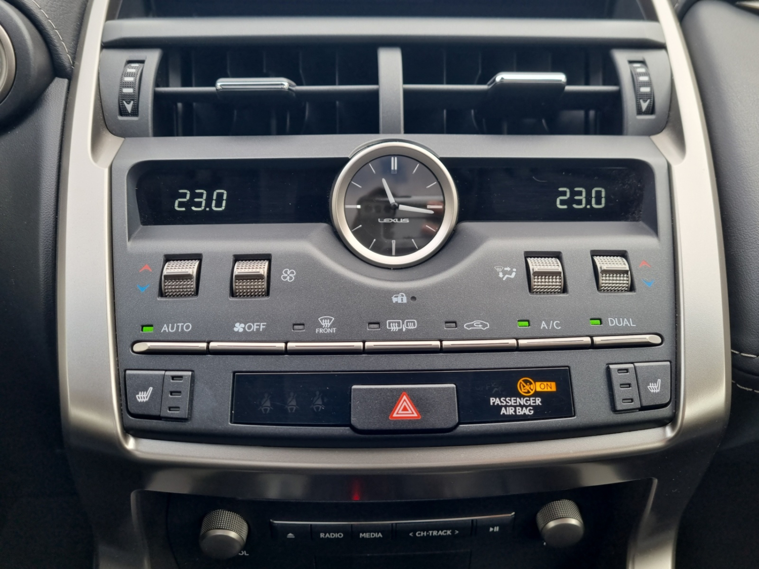 LEXUS NX 300h comfort AWD-image-13