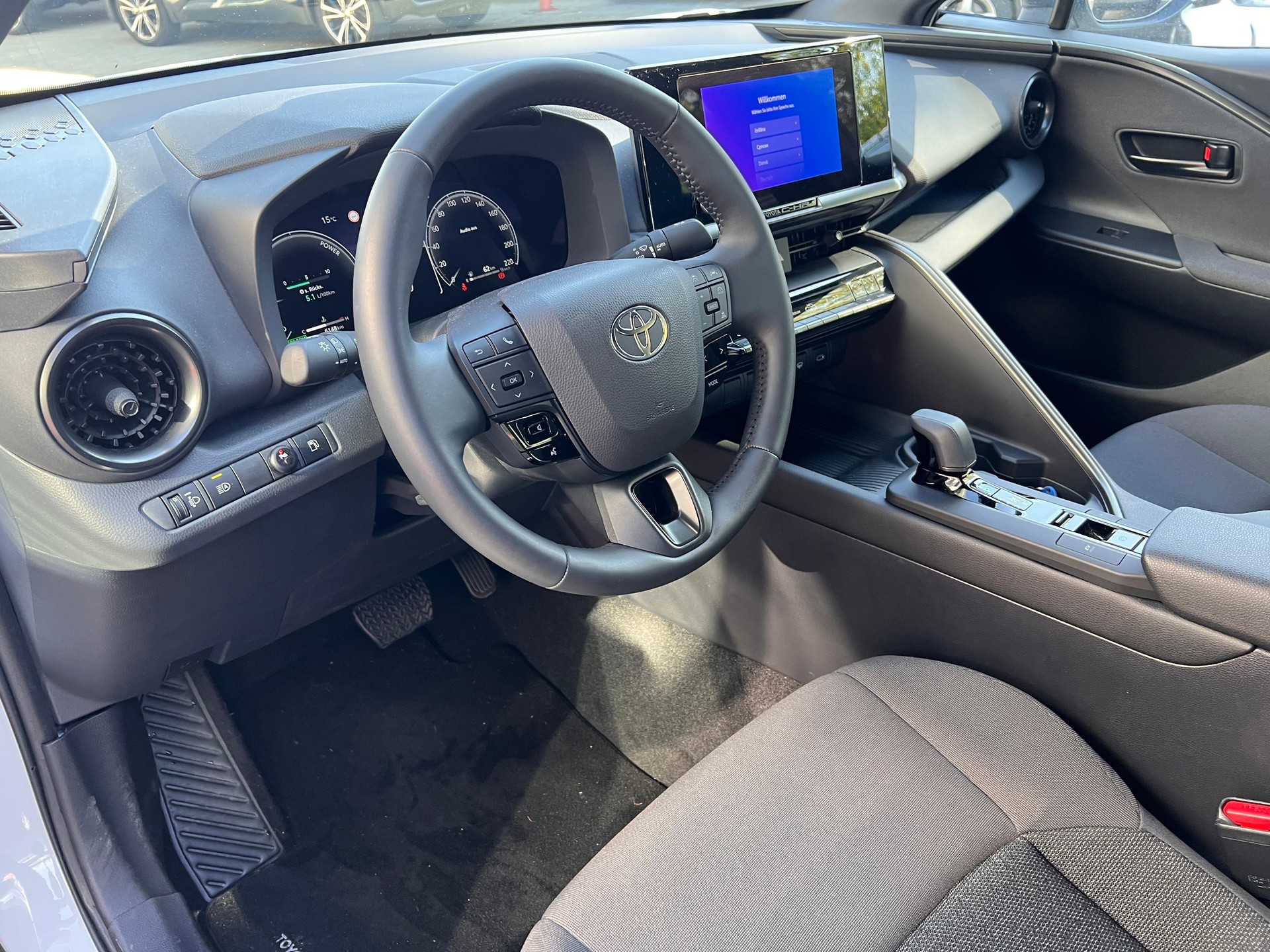TOYOTA C-HR 1.8 HEV Comfort-image-6