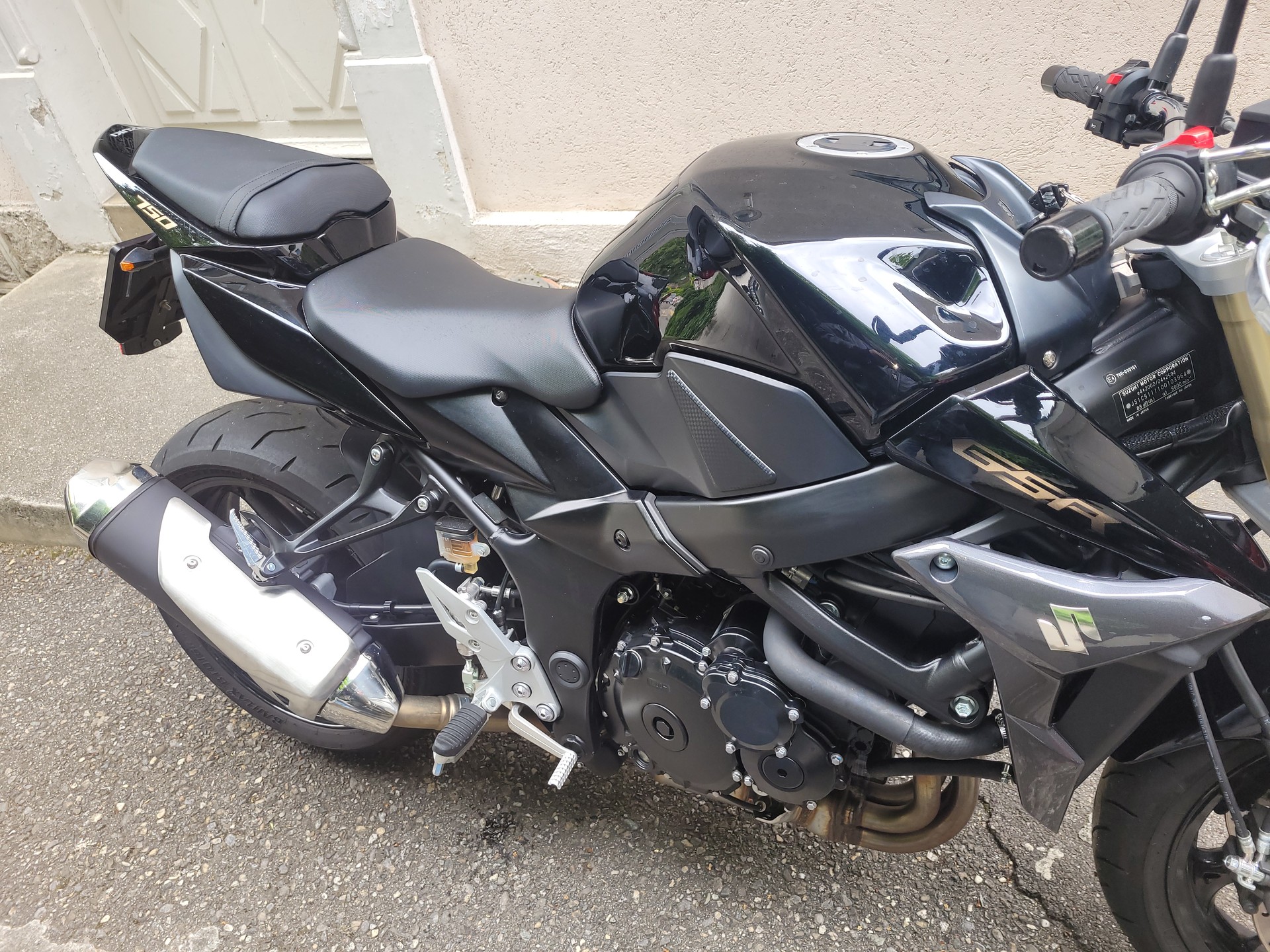 SUZUKI GSR 750-image-3