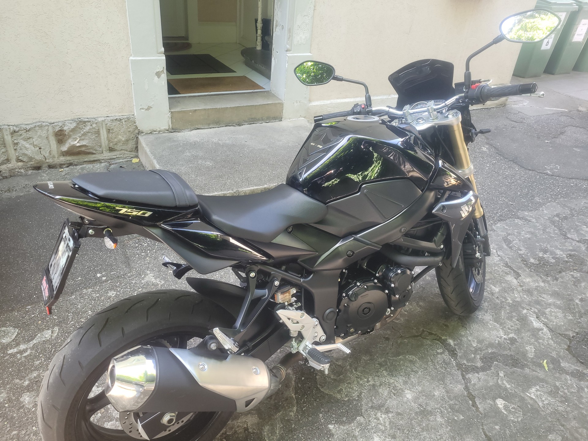 SUZUKI GSR 750-image-1