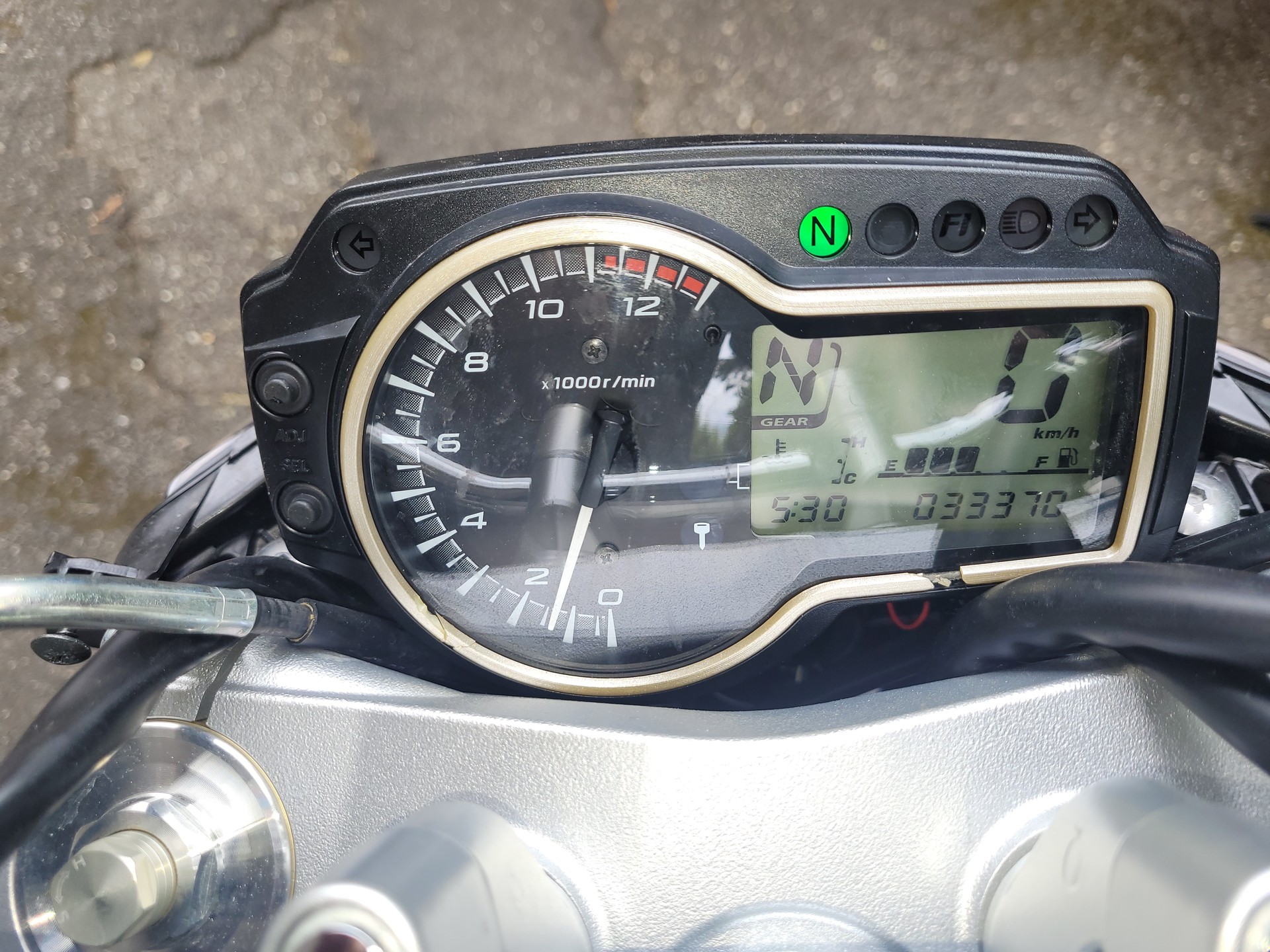 SUZUKI GSR 750-image-4