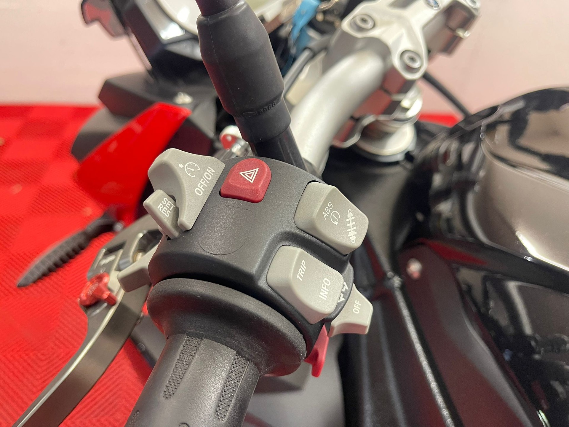 BMW S 1000 R ABS-image-9