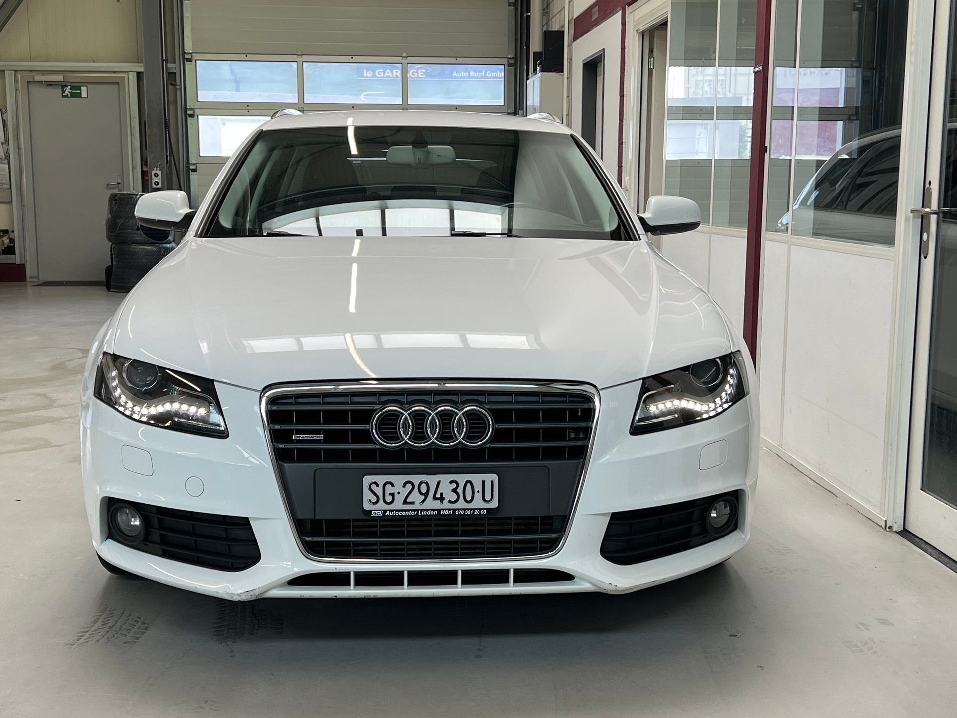 AUDI A4 Avant 1.8 TFSI quattro-image-1