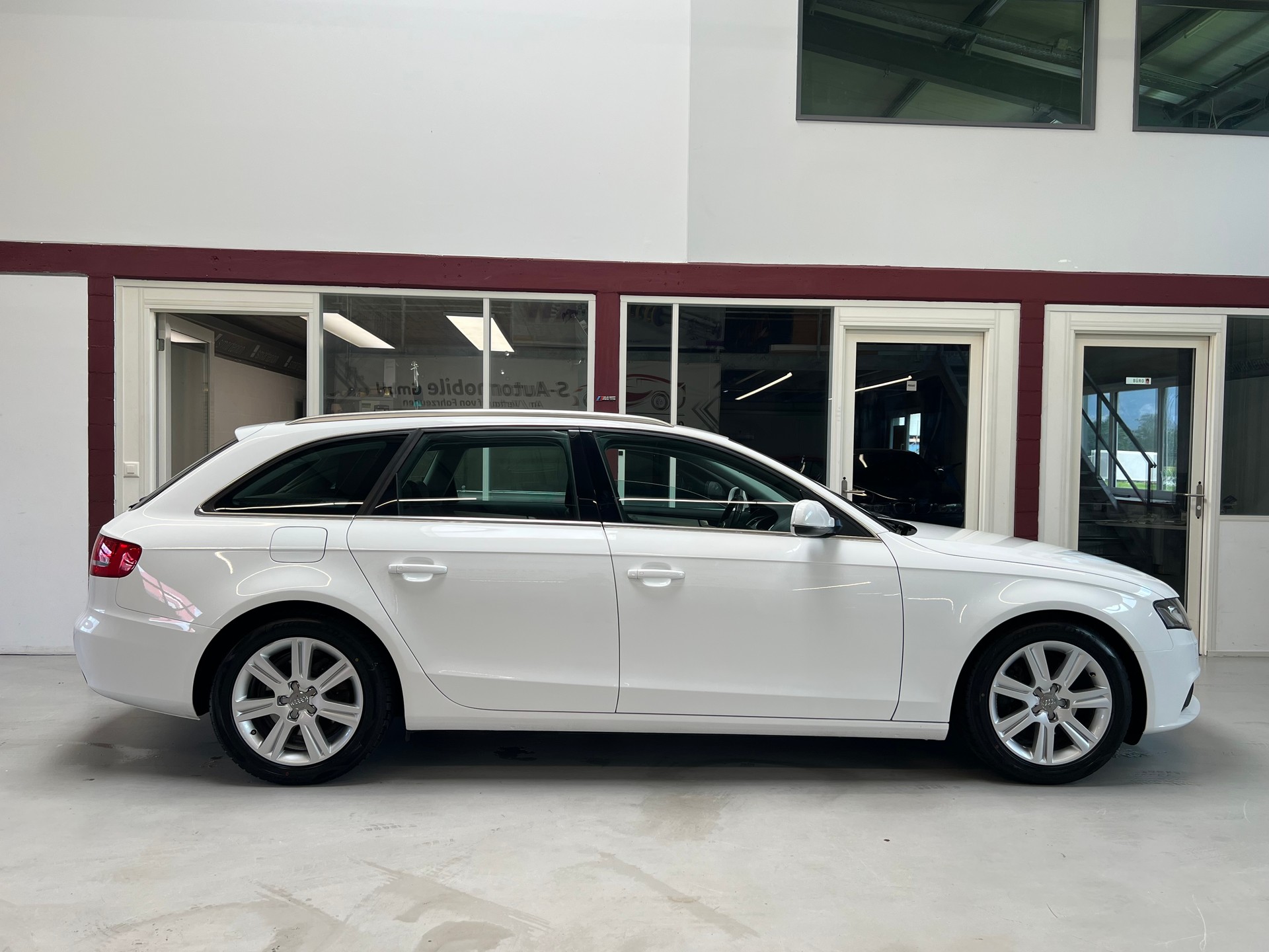 AUDI A4 Avant 1.8 TFSI quattro-image-8