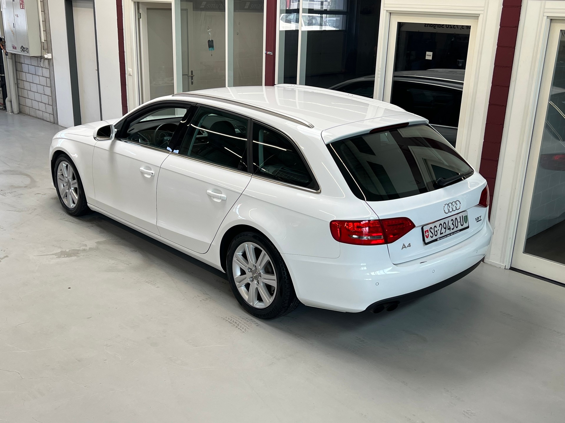 AUDI A4 Avant 1.8 TFSI quattro-image-4