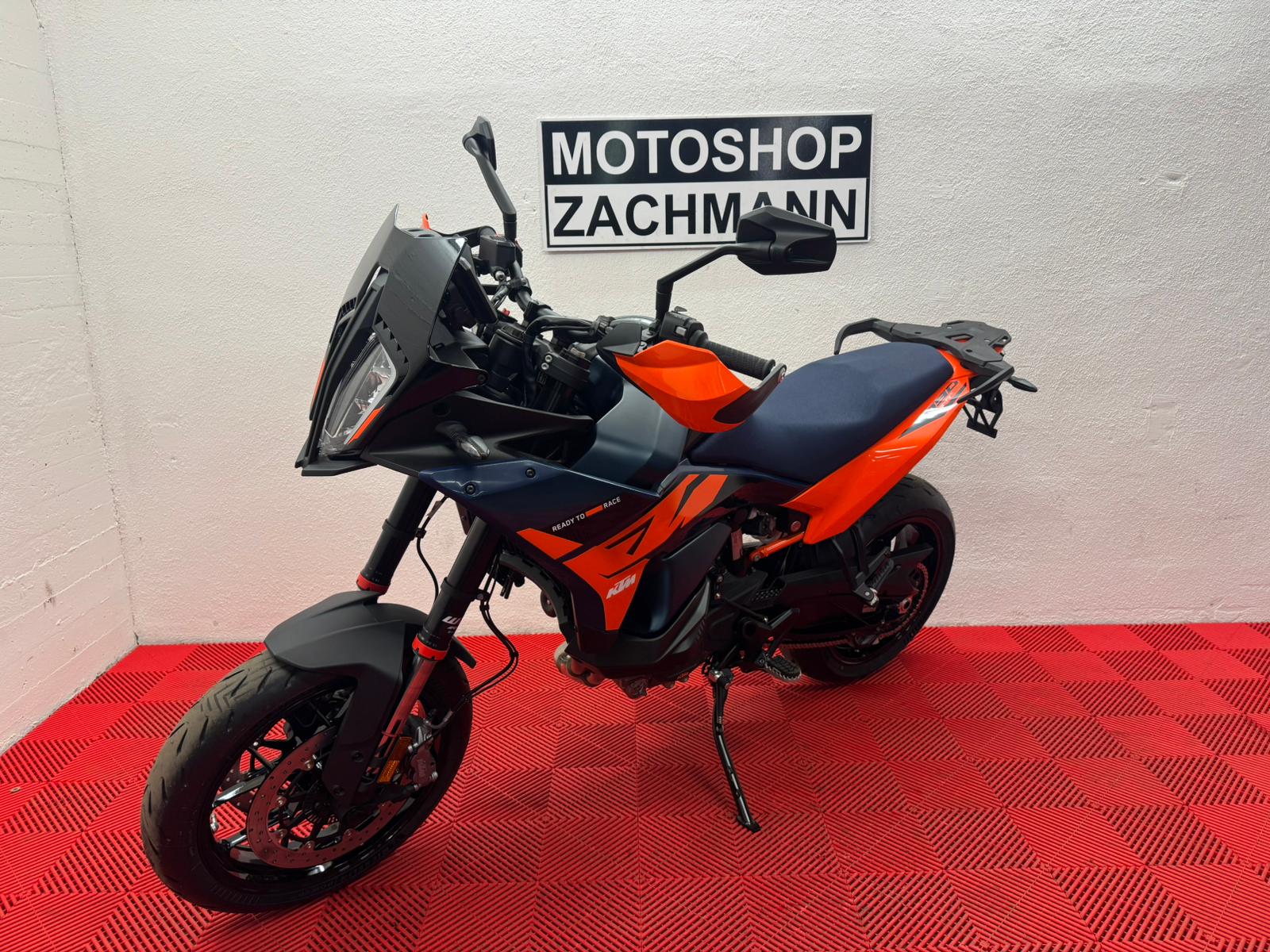 KTM 890 SMT-image-2