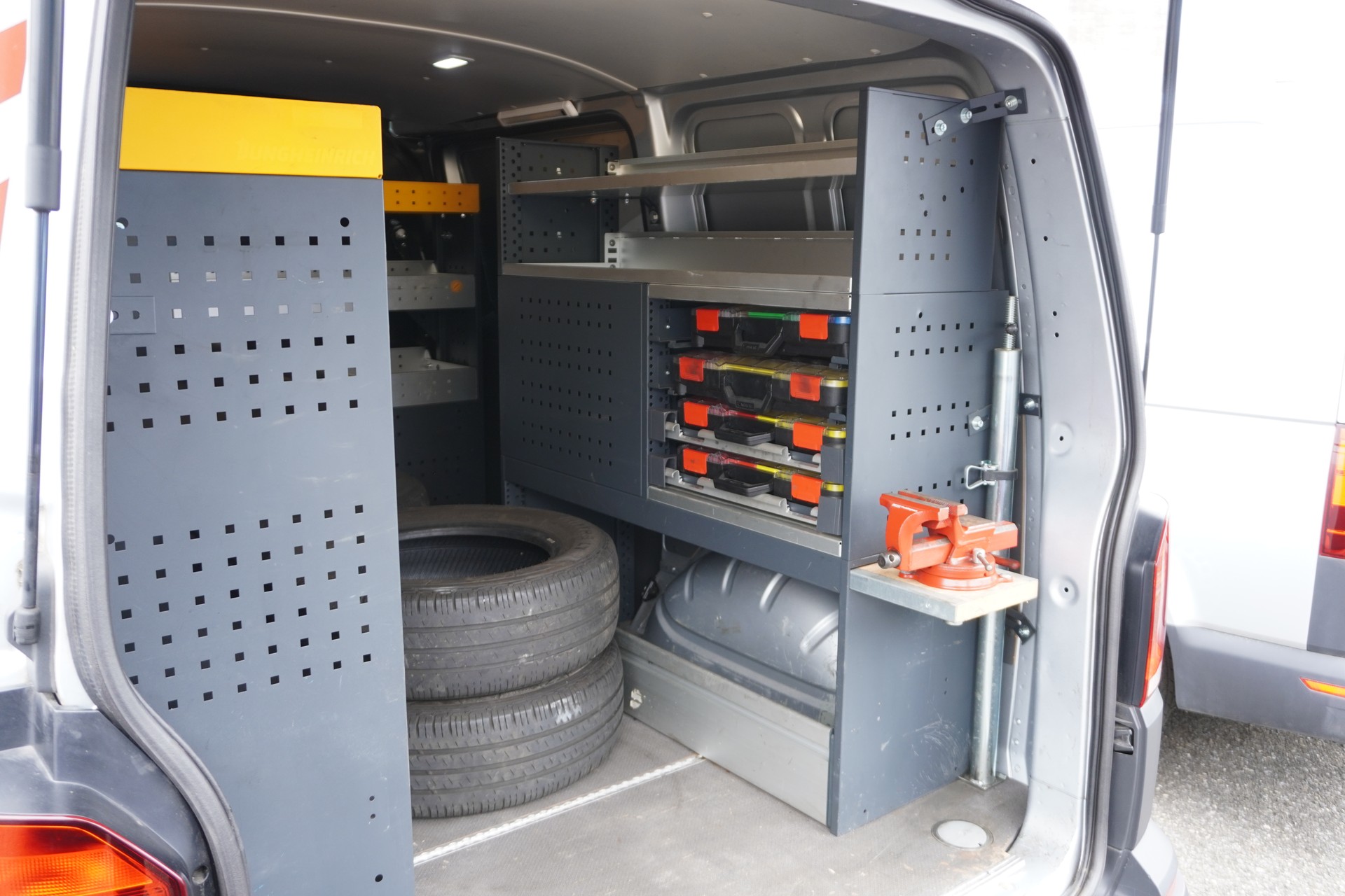 VW T6.1 2.0 TDI EINBAU-SCHRÄNKE 3200 KG!!!-image-25