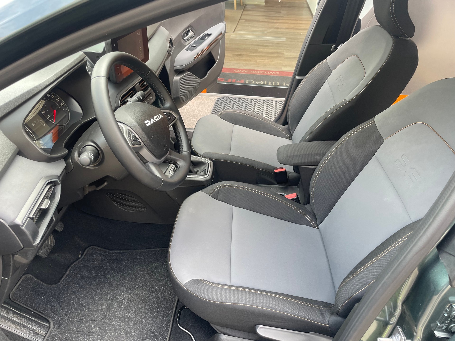DACIA Sandero Stepway TCe 90 Extreme CVT-image-8