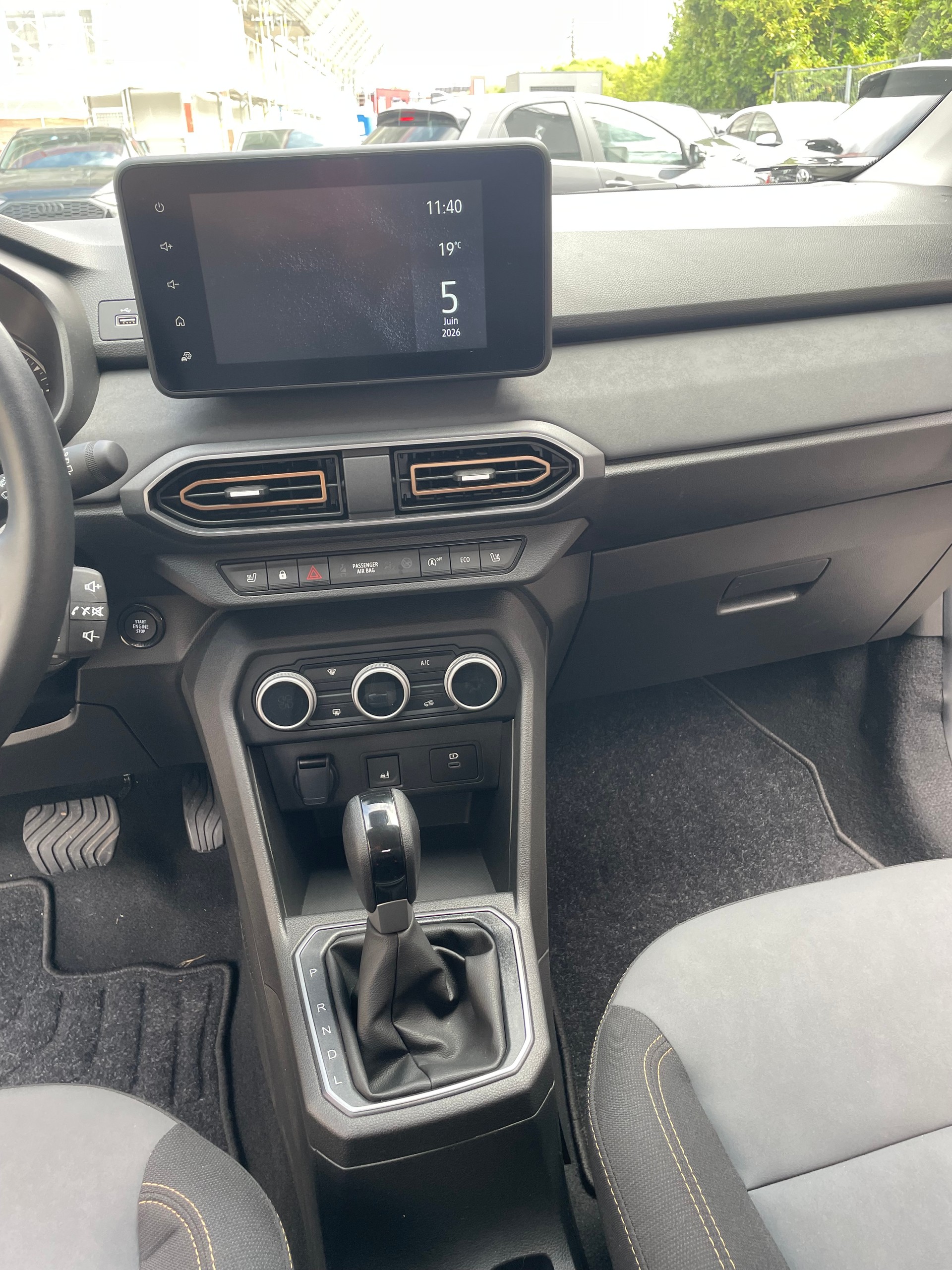 DACIA Sandero Stepway TCe 90 Extreme CVT-image-13