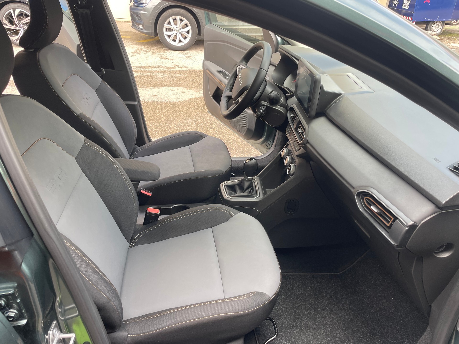 DACIA Sandero Stepway TCe 90 Extreme CVT-image-9