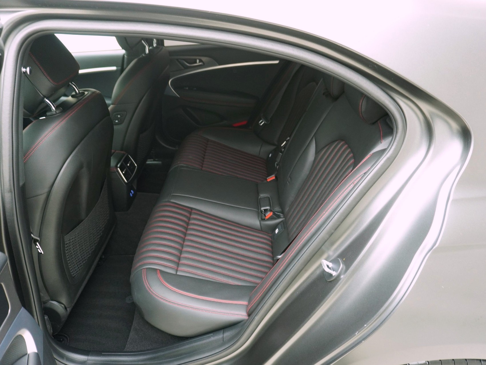 GENESIS G70 Shooting Brake 2.0T Sport AWD-image-10