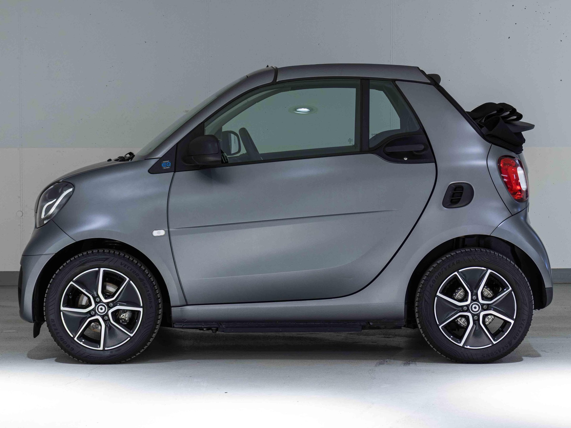 SMART EQ fortwo cabriolet-image-4