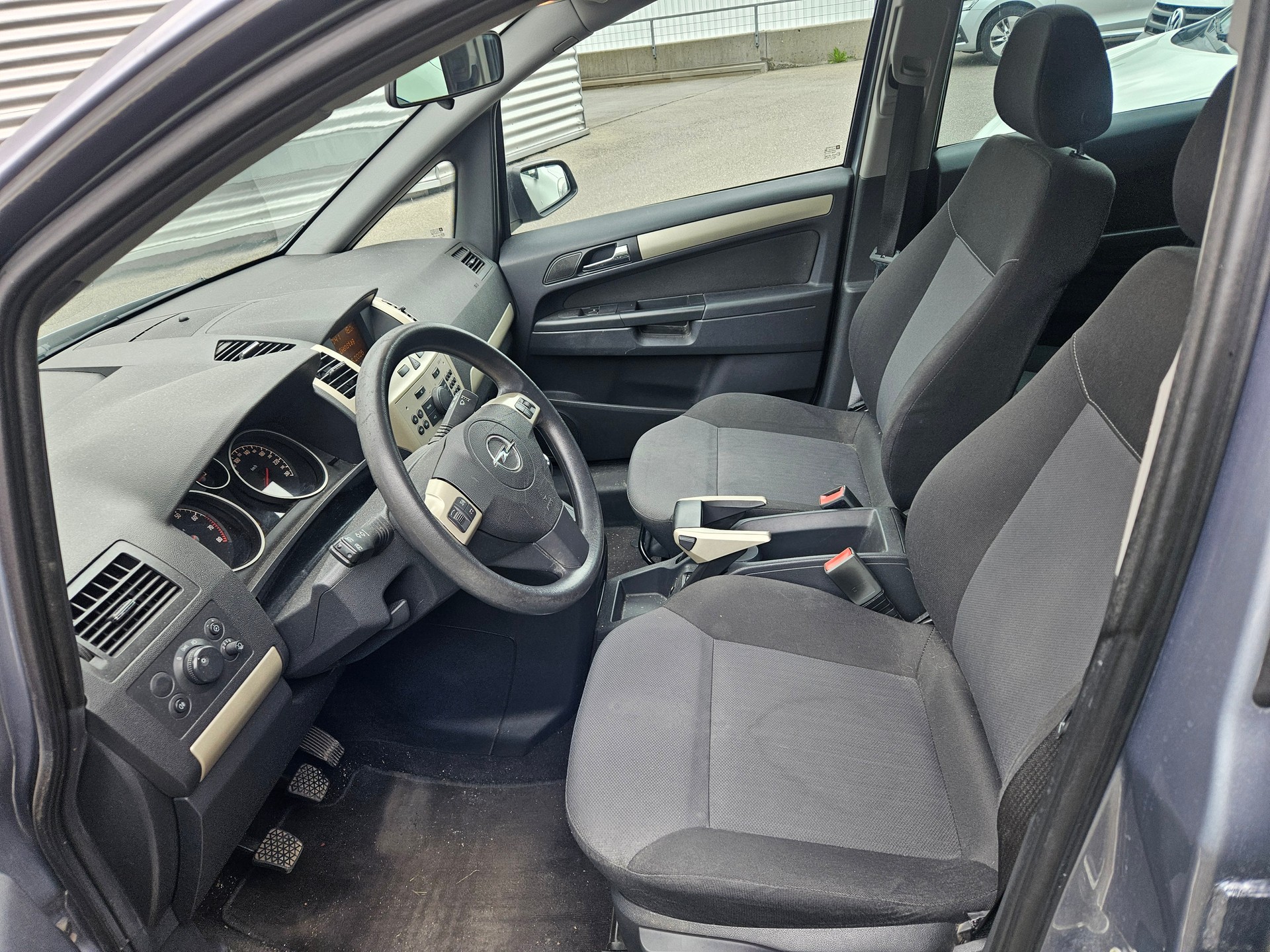 OPEL Zafira 2.2i 16V Cosmo-image-7