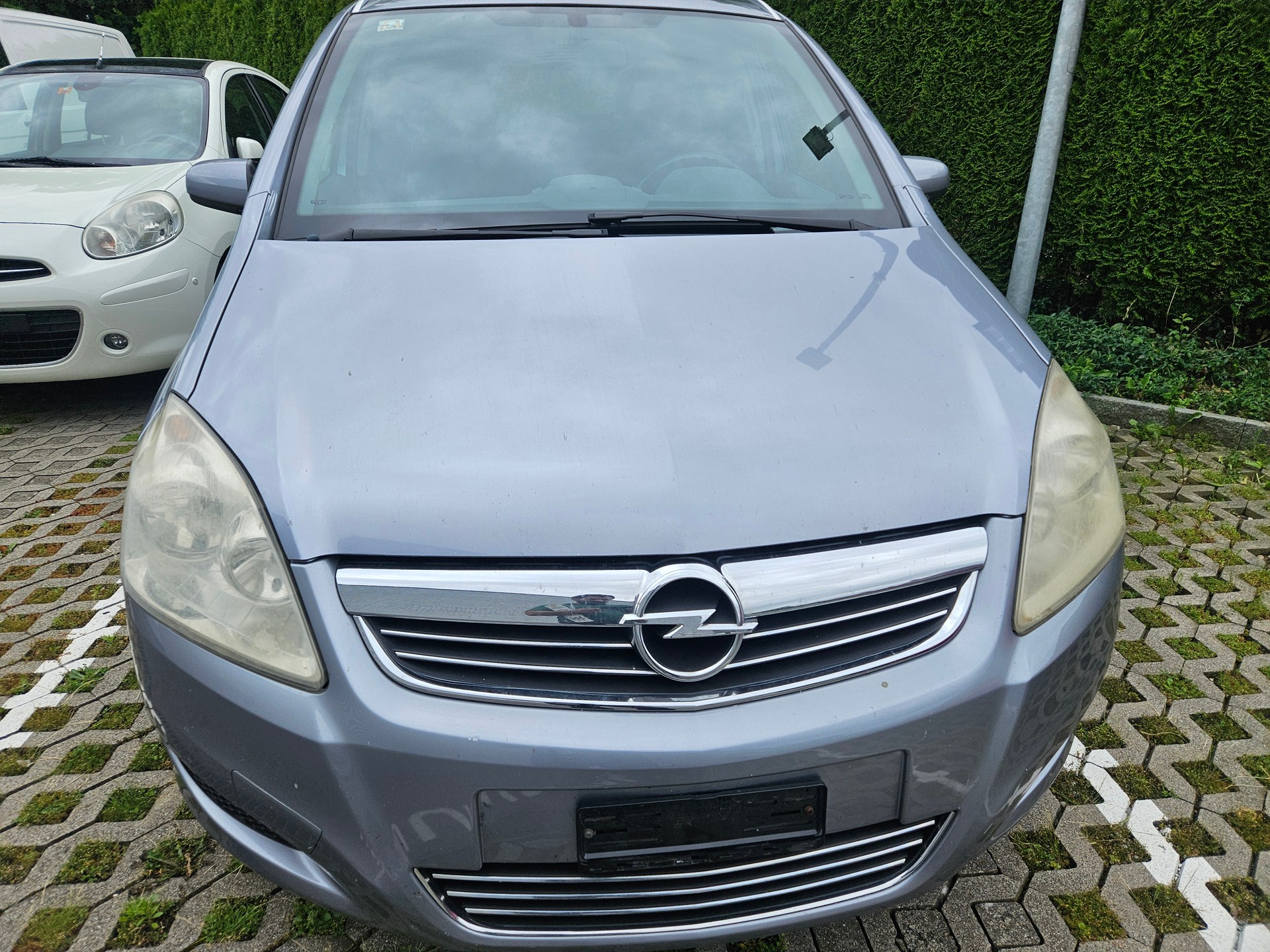 OPEL Zafira 2.2i 16V Cosmo-image-2