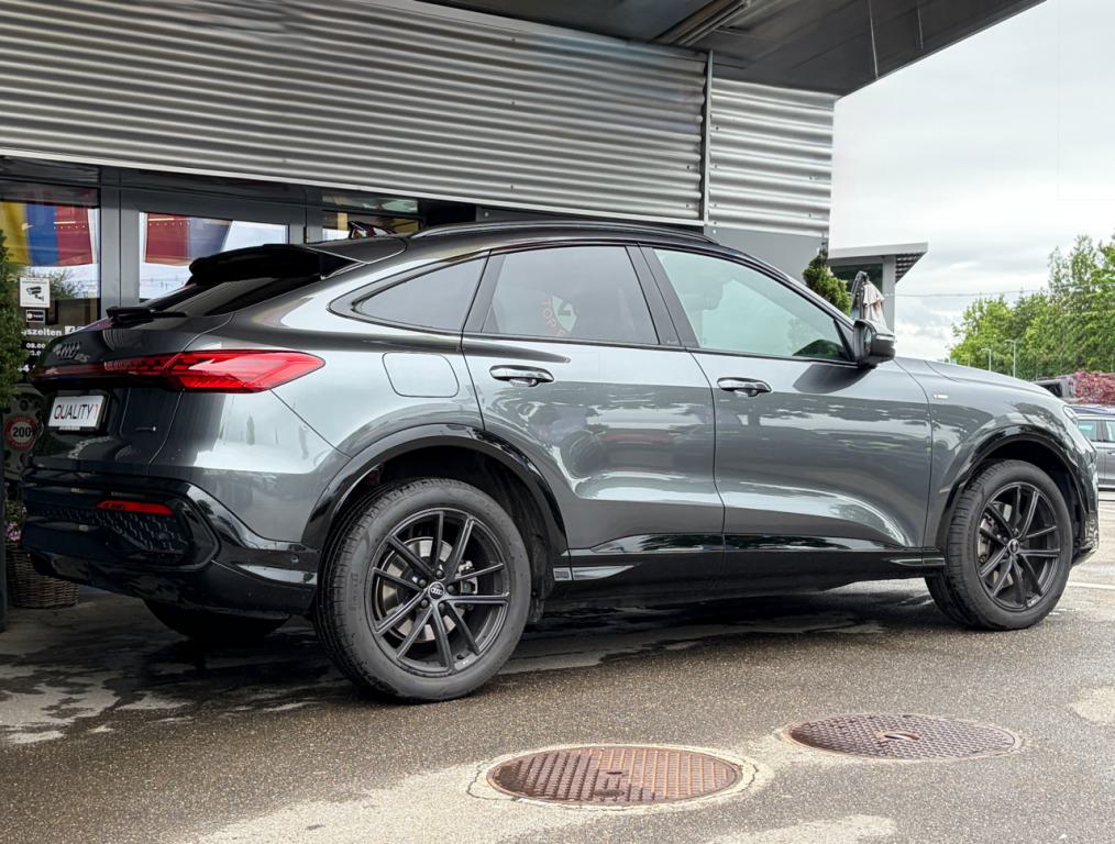 AUDI Q5 Sportback TDi quattro S line *Edition One*-showroom-element-2