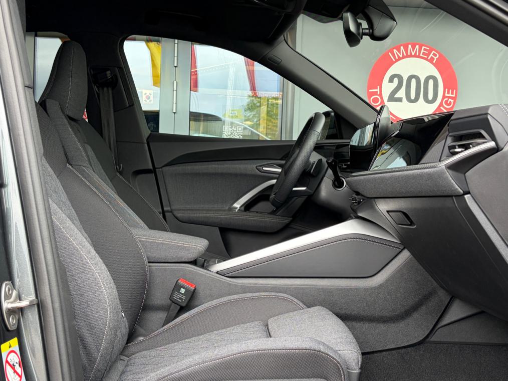AUDI Q5 Sportback TDi quattro S line *Edition One*-image-9