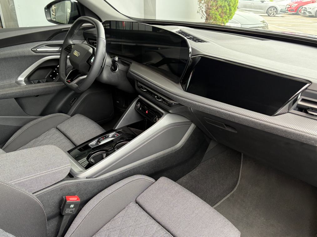 AUDI Q5 Sportback TDi quattro S line *Edition One*-image-8