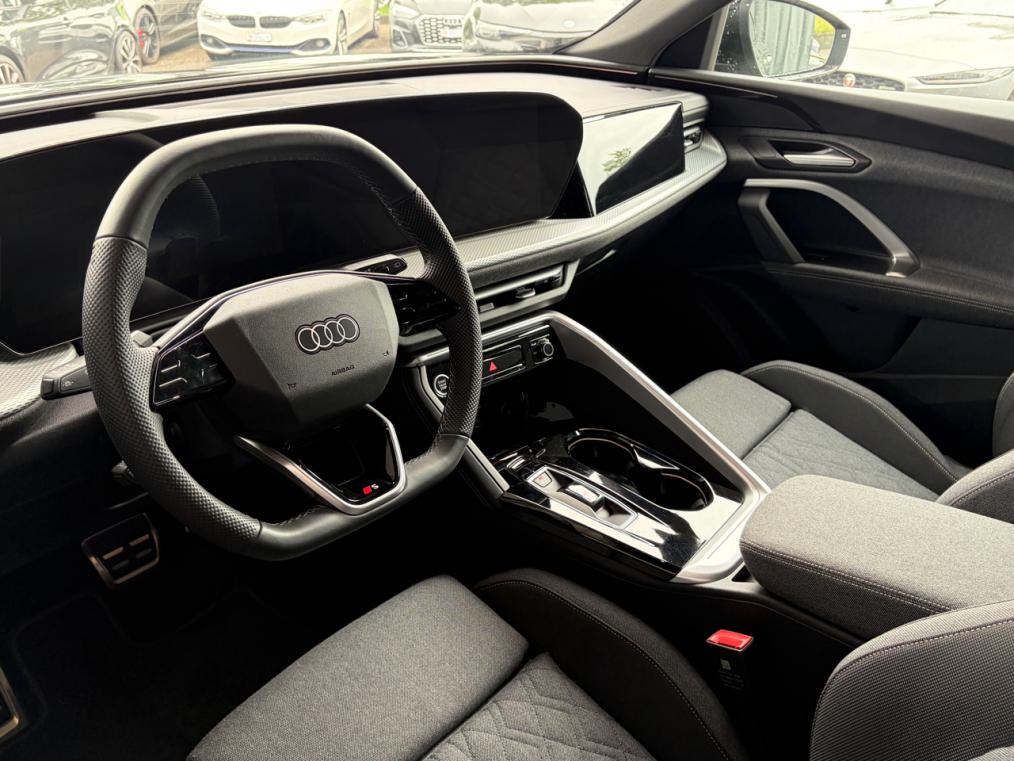 AUDI Q5 Sportback TDi quattro S line *Edition One*-image-4