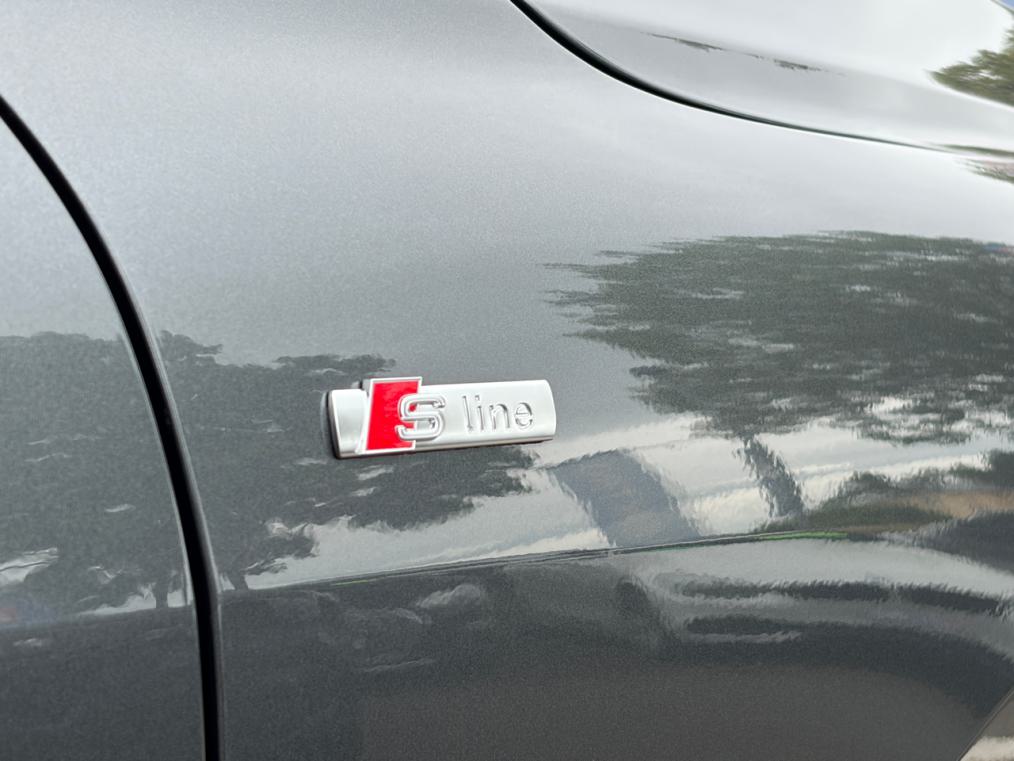 AUDI Q5 Sportback TDi quattro S line *Edition One*-showroom-element-3
