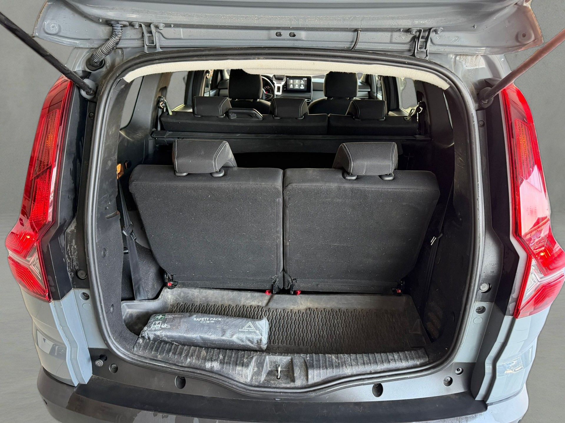 DACIA Jogger TCe 110 Extreme ** Visite sur rendez-vous**-showroom-element-3