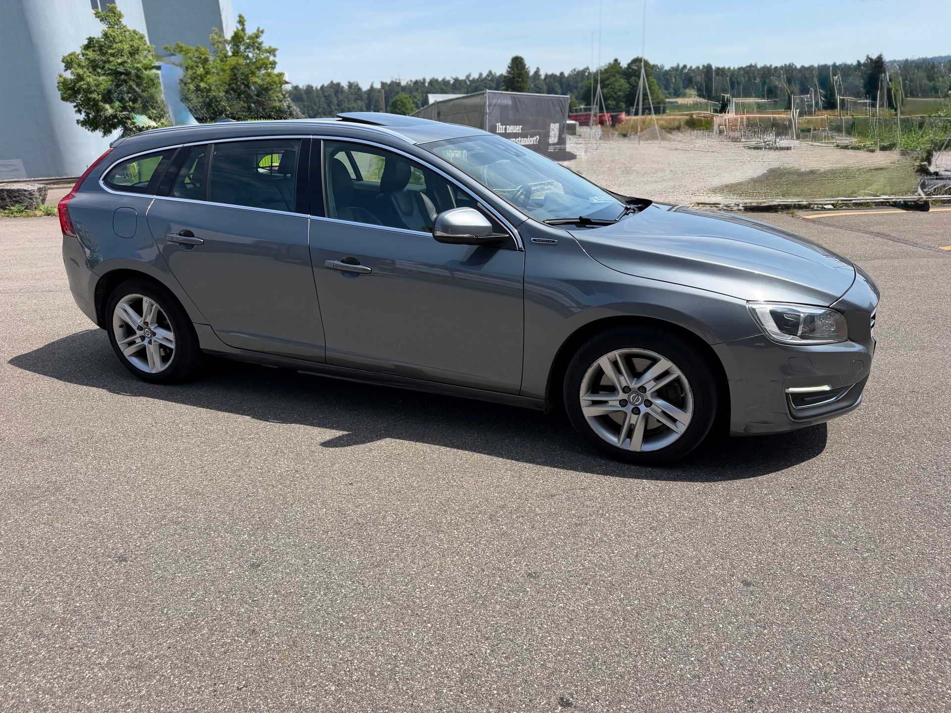 VOLVO V60 D6 AWD Plug-in Hybrid Momentum Geartronic-showroom-element-3