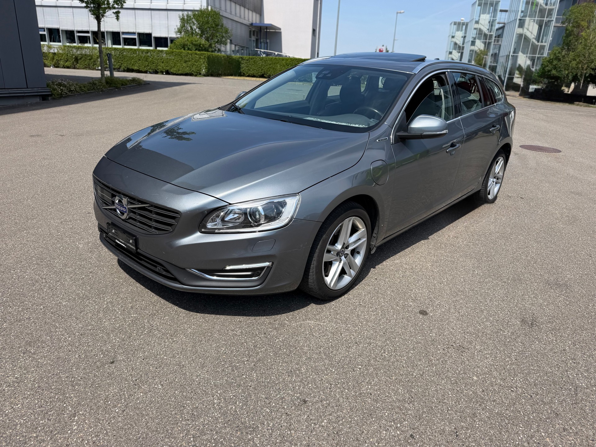 VOLVO V60 D6 AWD Plug-in Hybrid Momentum Geartronic