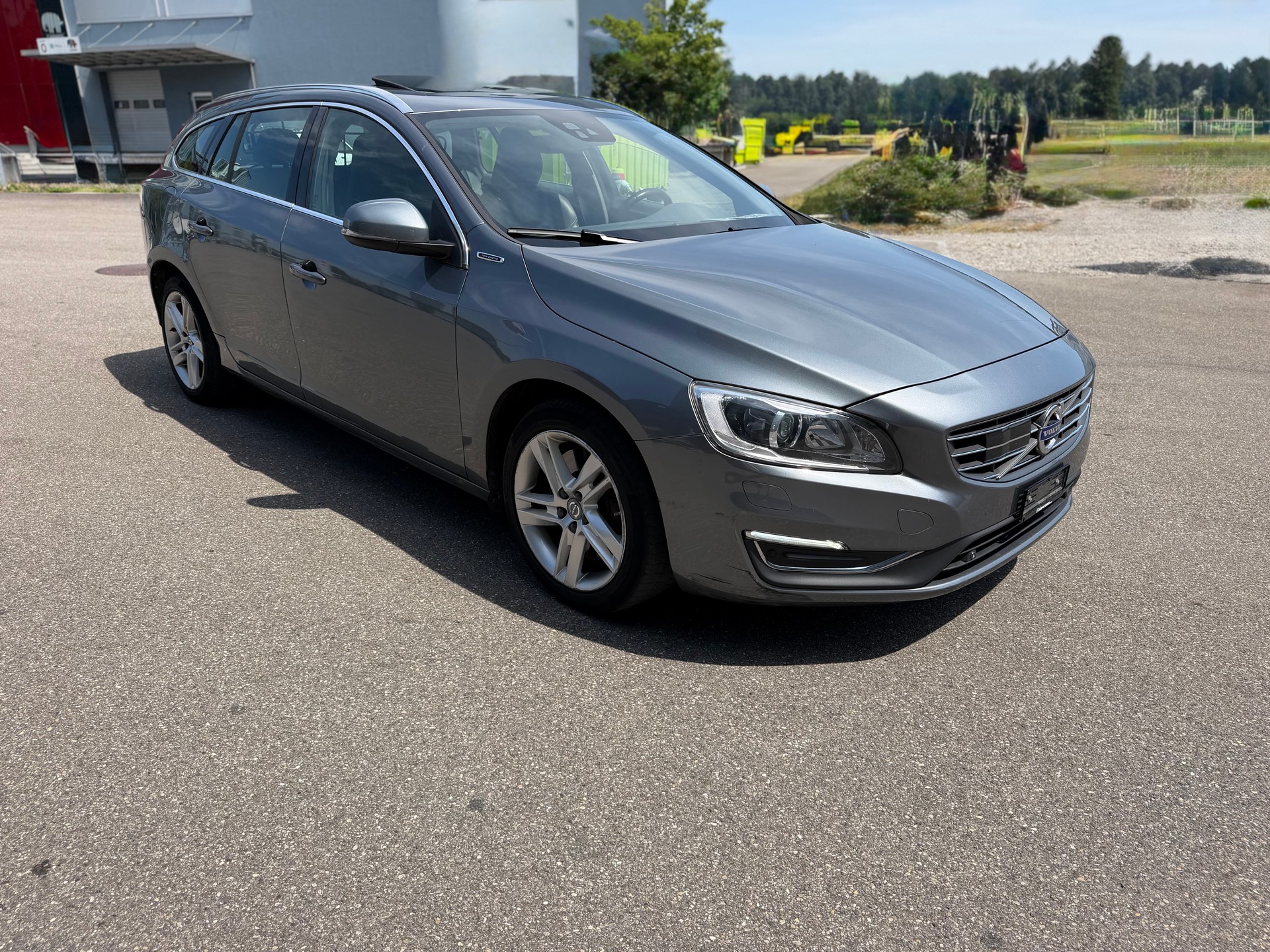 VOLVO V60 D6 AWD Plug-in Hybrid Momentum Geartronic-showroom-element-2