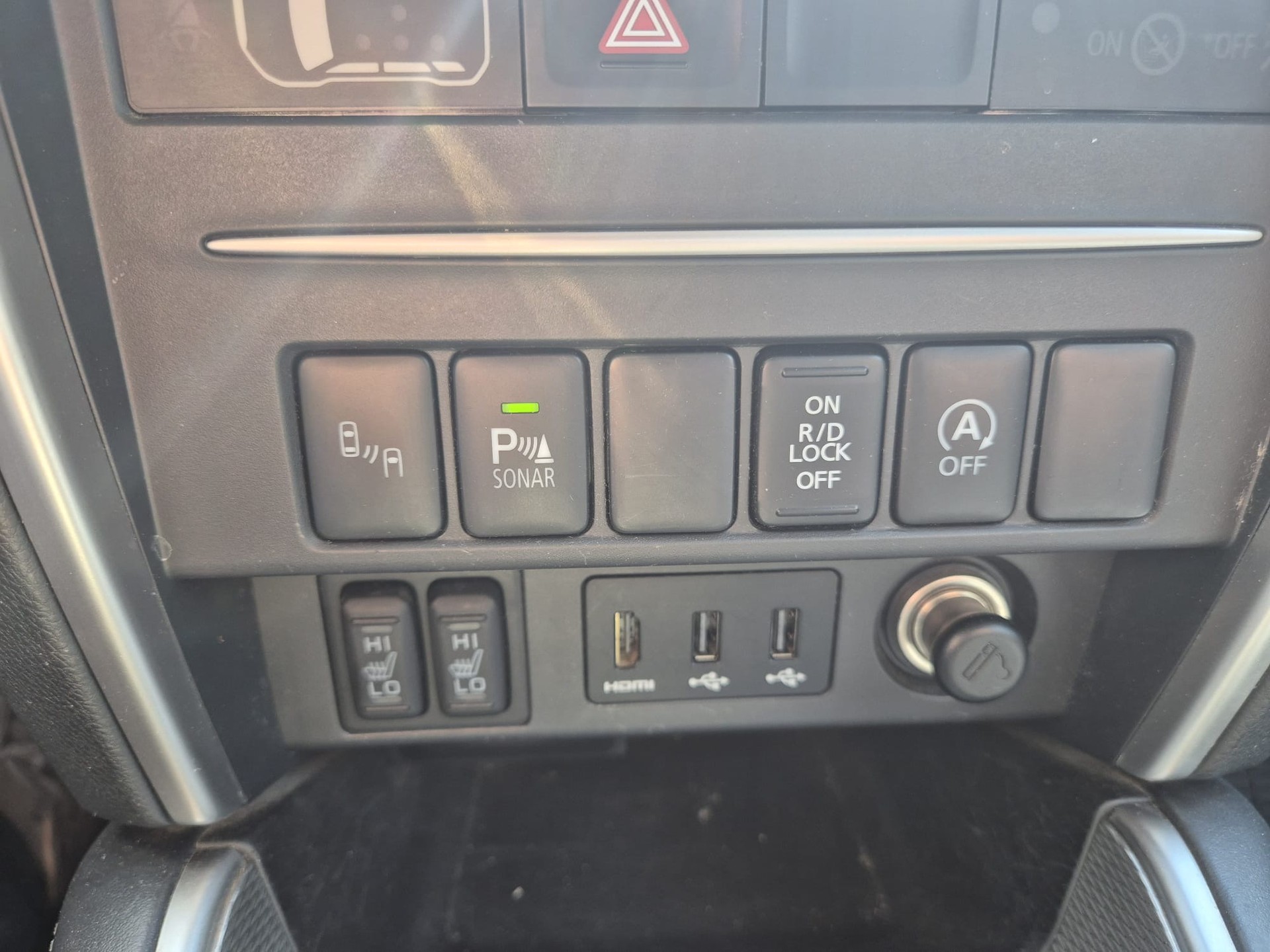 MITSUBISHI L 200 2.2 Diamond Double Cab Automat-image-8